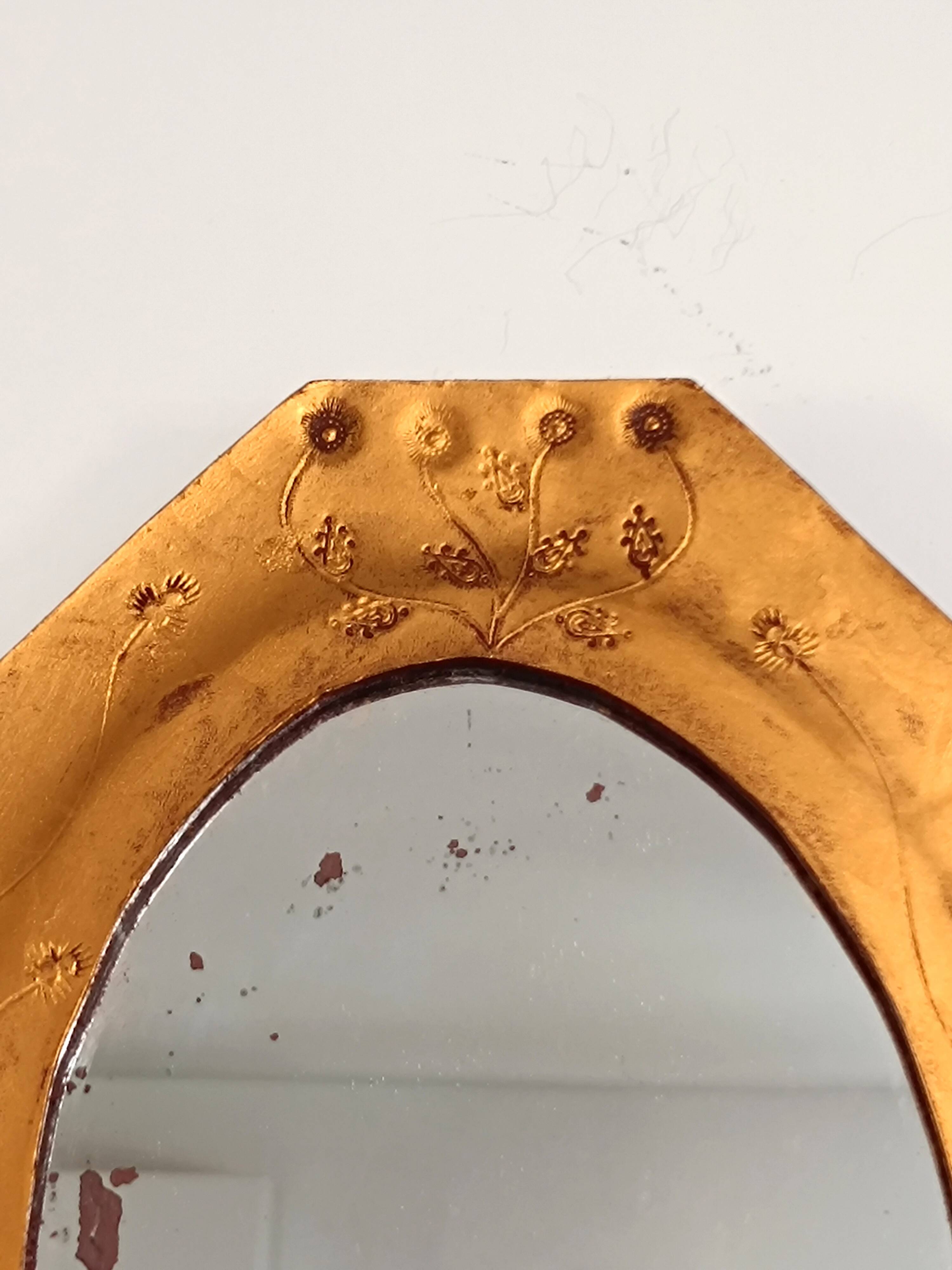 Small octagonal mirror in gold leather