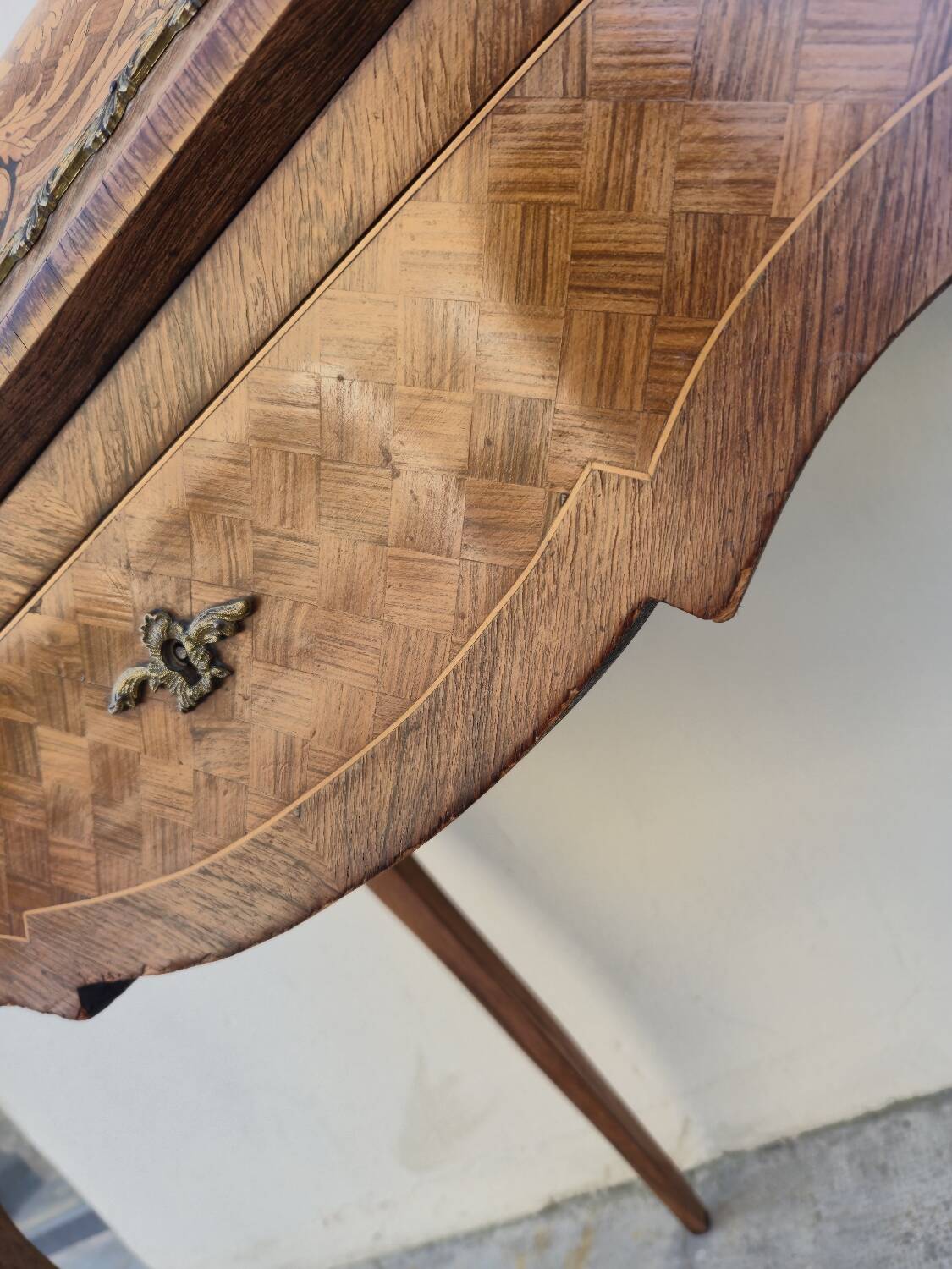 Louis XV style lady's desk in marquetry and bronze