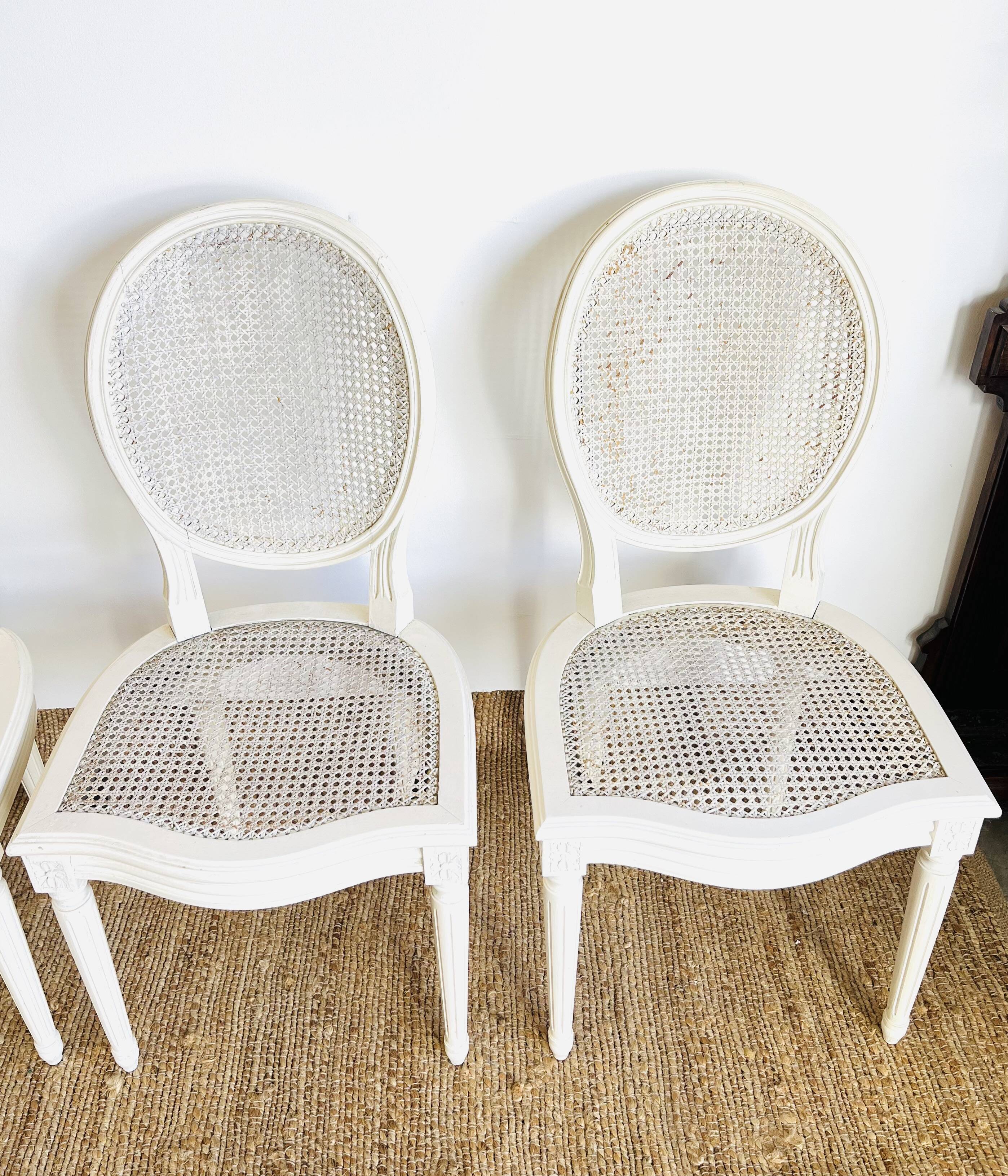 4 fluted chairs in Louis XVI style