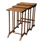 Série de 3 tables gigognes en bois marqueté