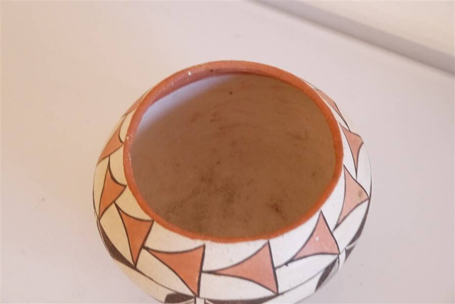 Acoma pottery vase Native American 1930