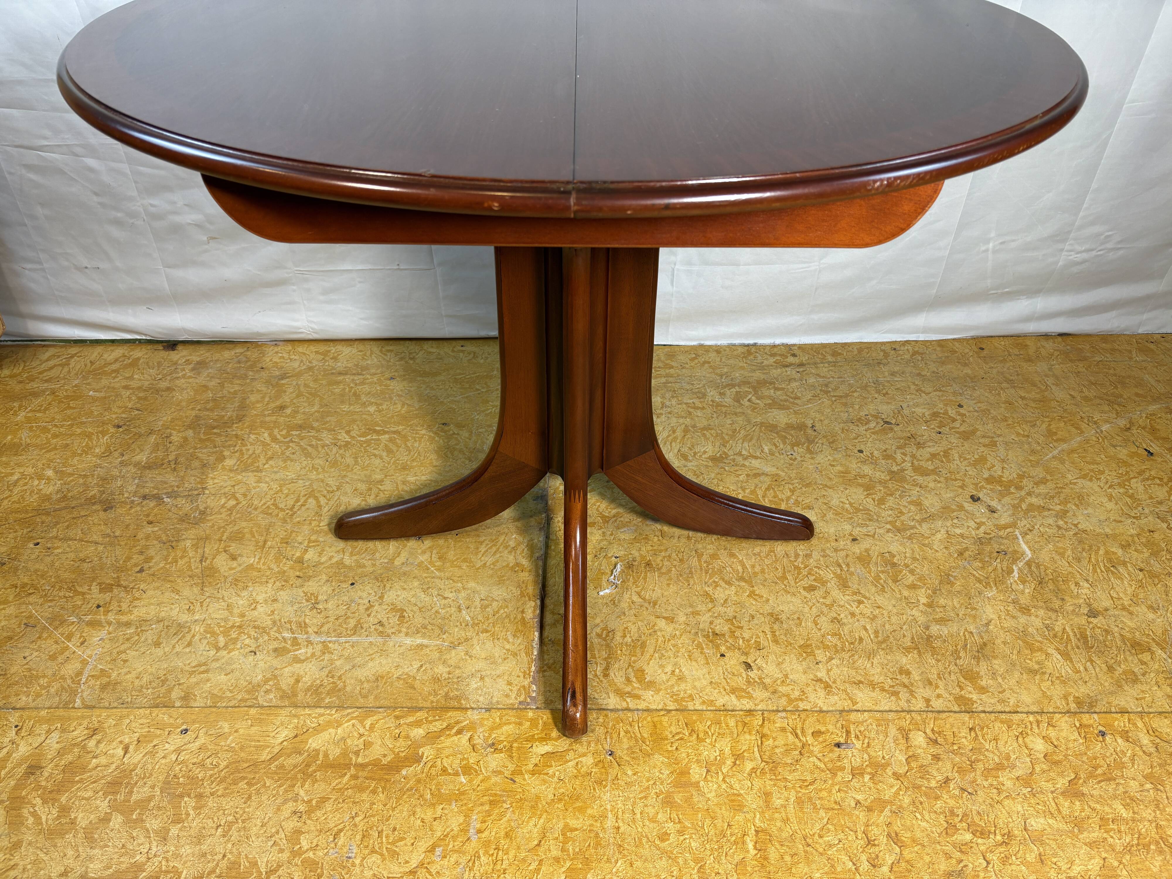 Mid-Century Retro Vintage Teak Round Extending Dining Table by Nathan 1960