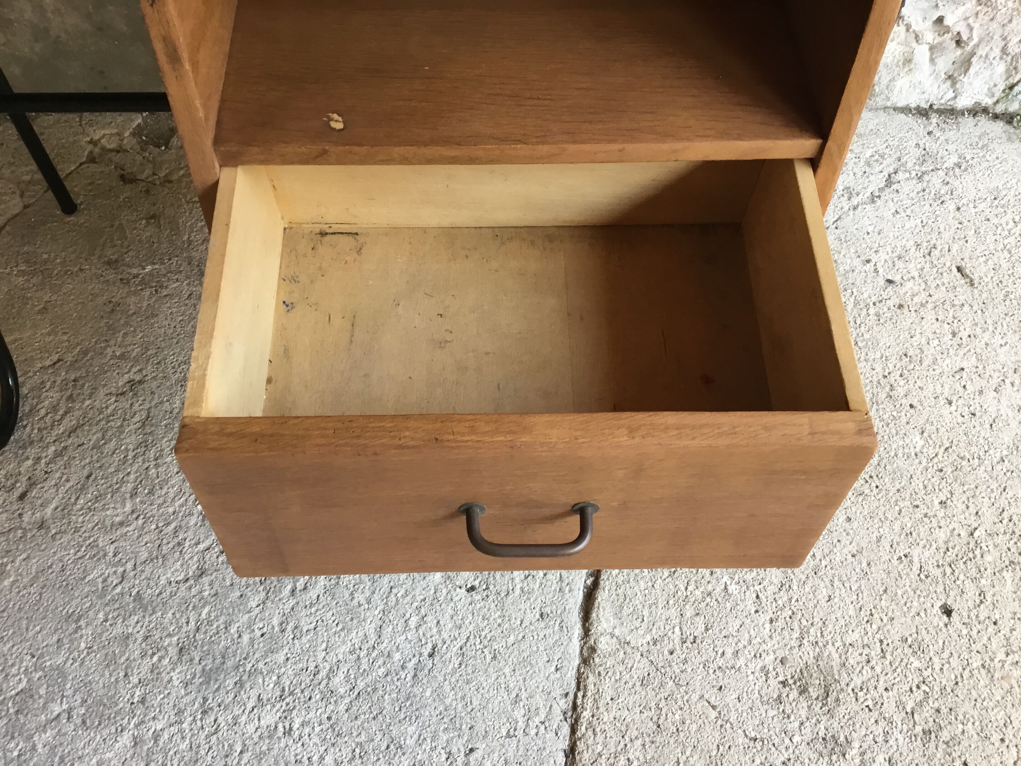 Modernist office with caisson, metal tubular structure, 1950