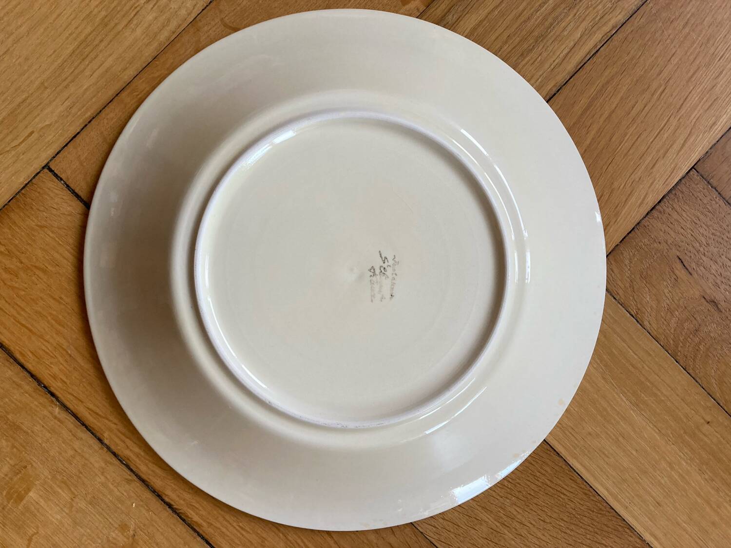 Hollow fruit barbotine Saint Clément dish