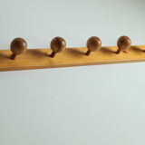Scandinavian pine wooden ball shaped coat hooks, 1970s.