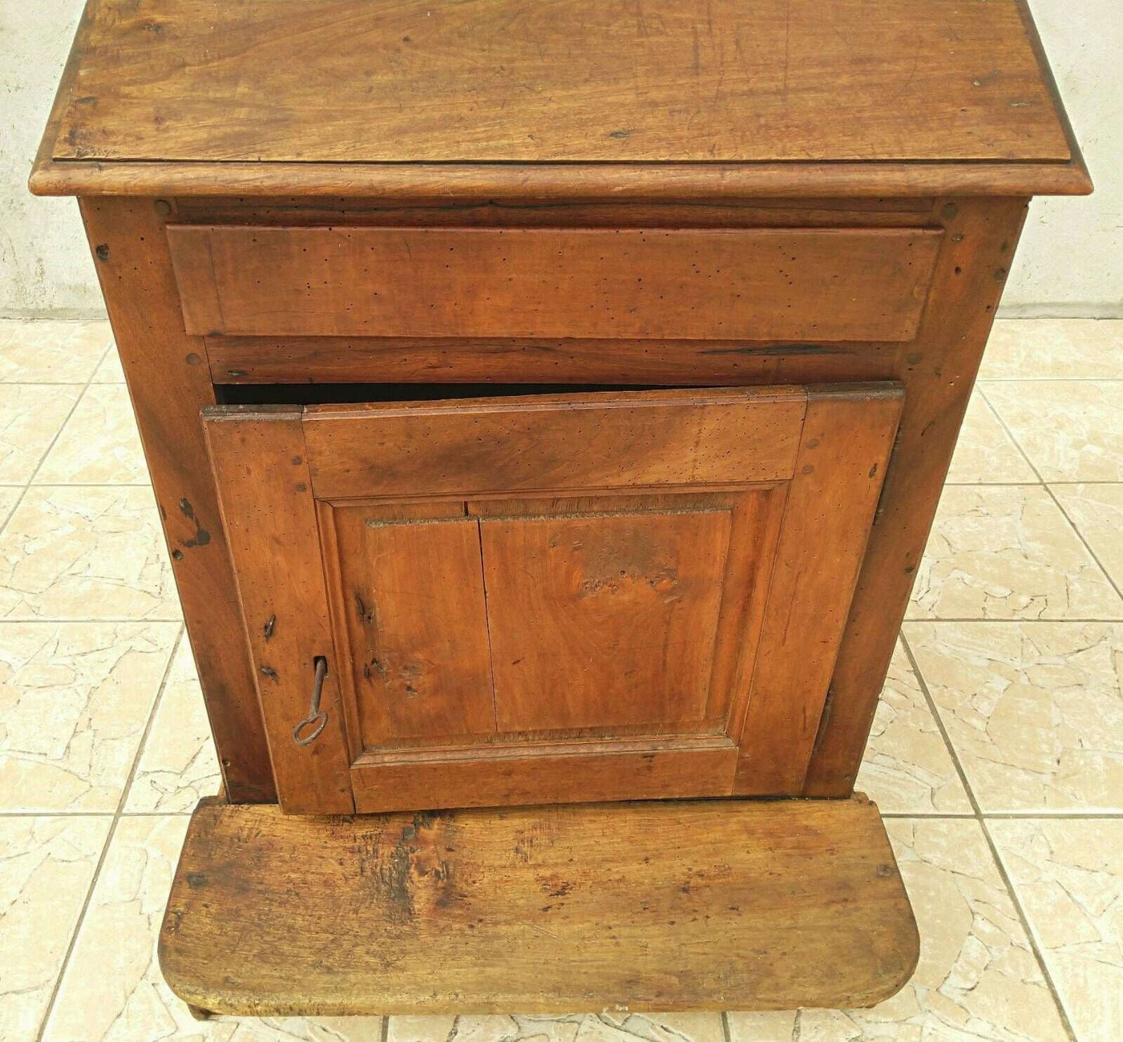 Walnut desk from the early 19th century.