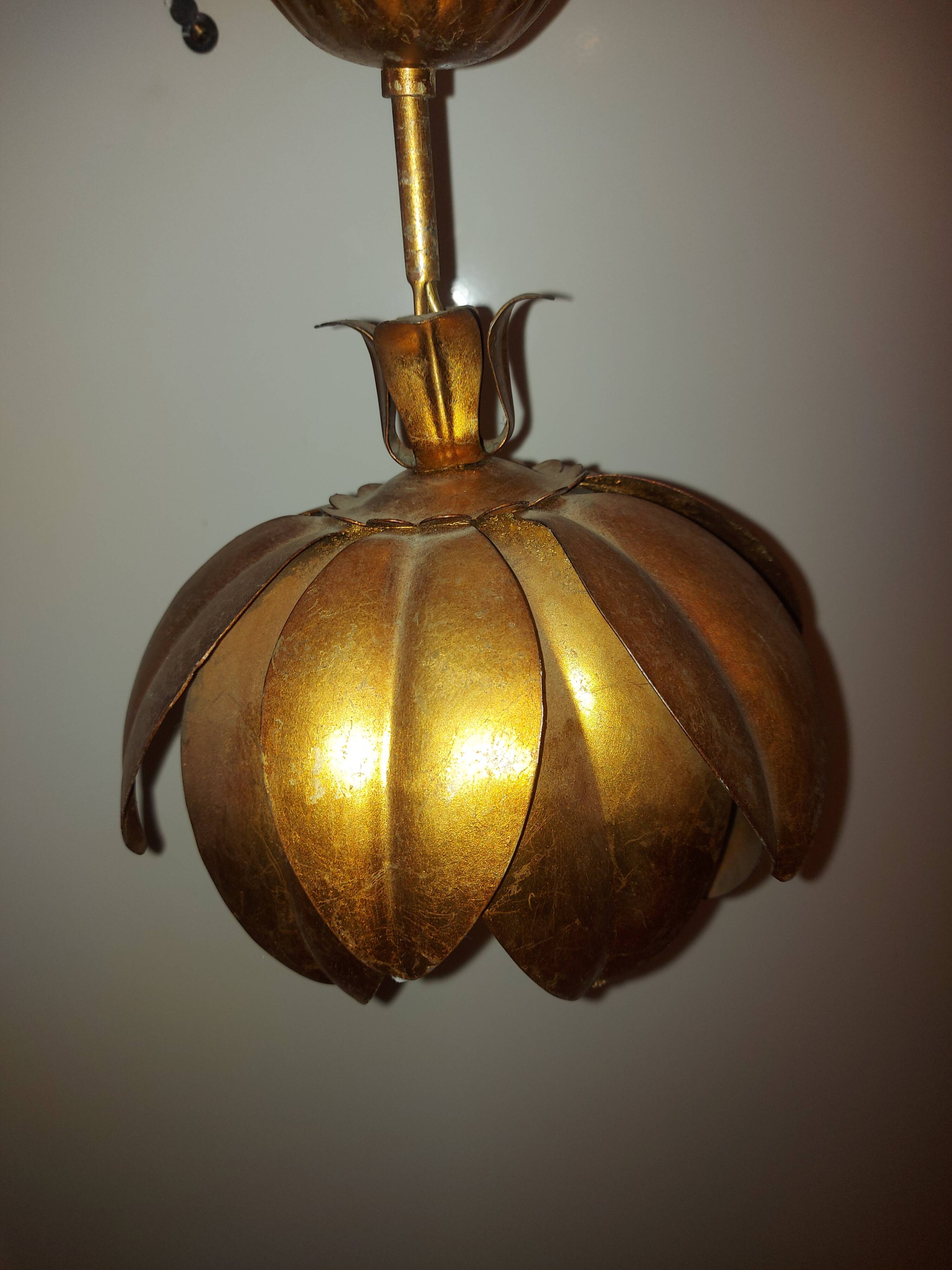 Flower ceiling light in gilded metal