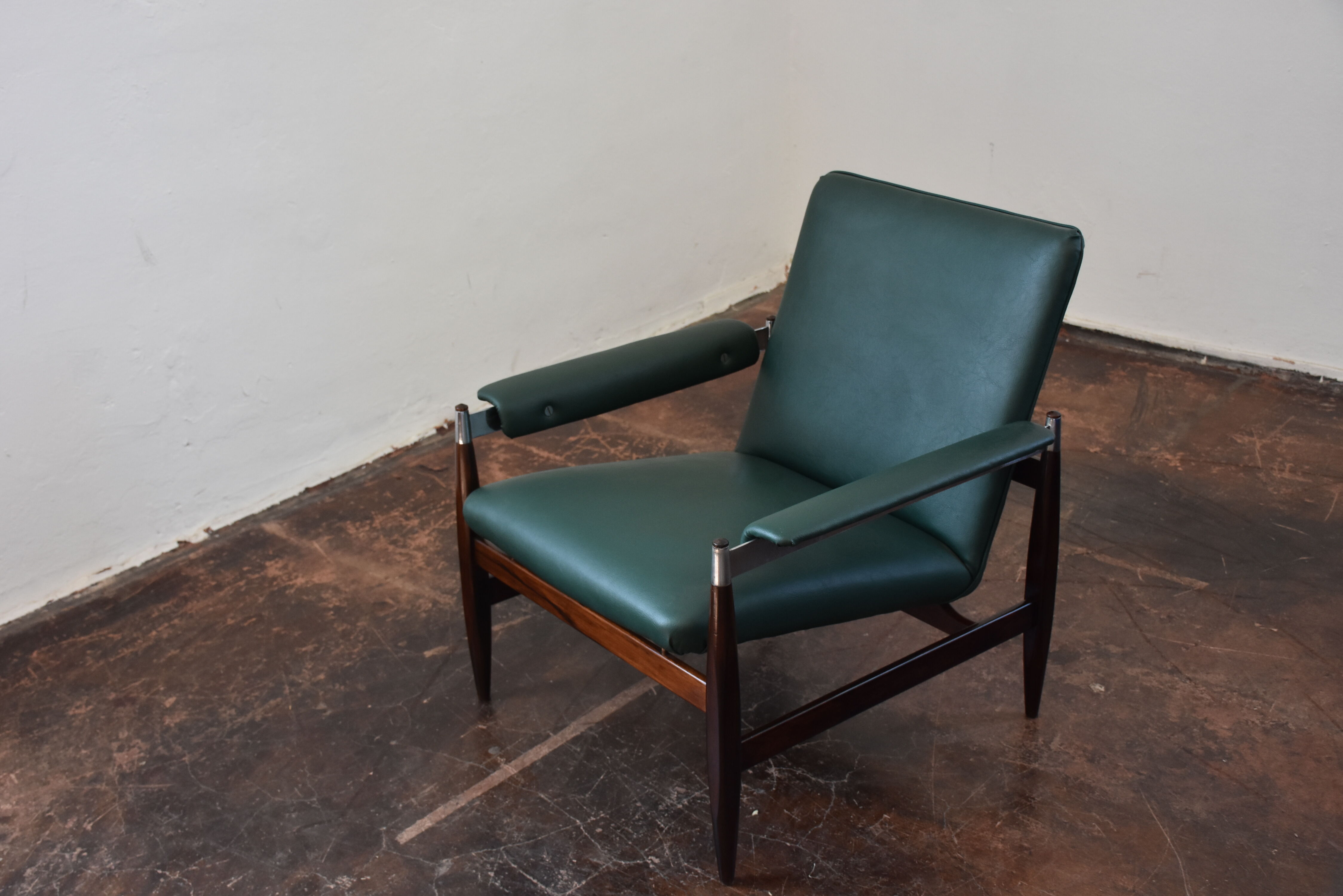 Fauteuil en palissandre & simili cuir modèle 112 par Leolux, années 1960