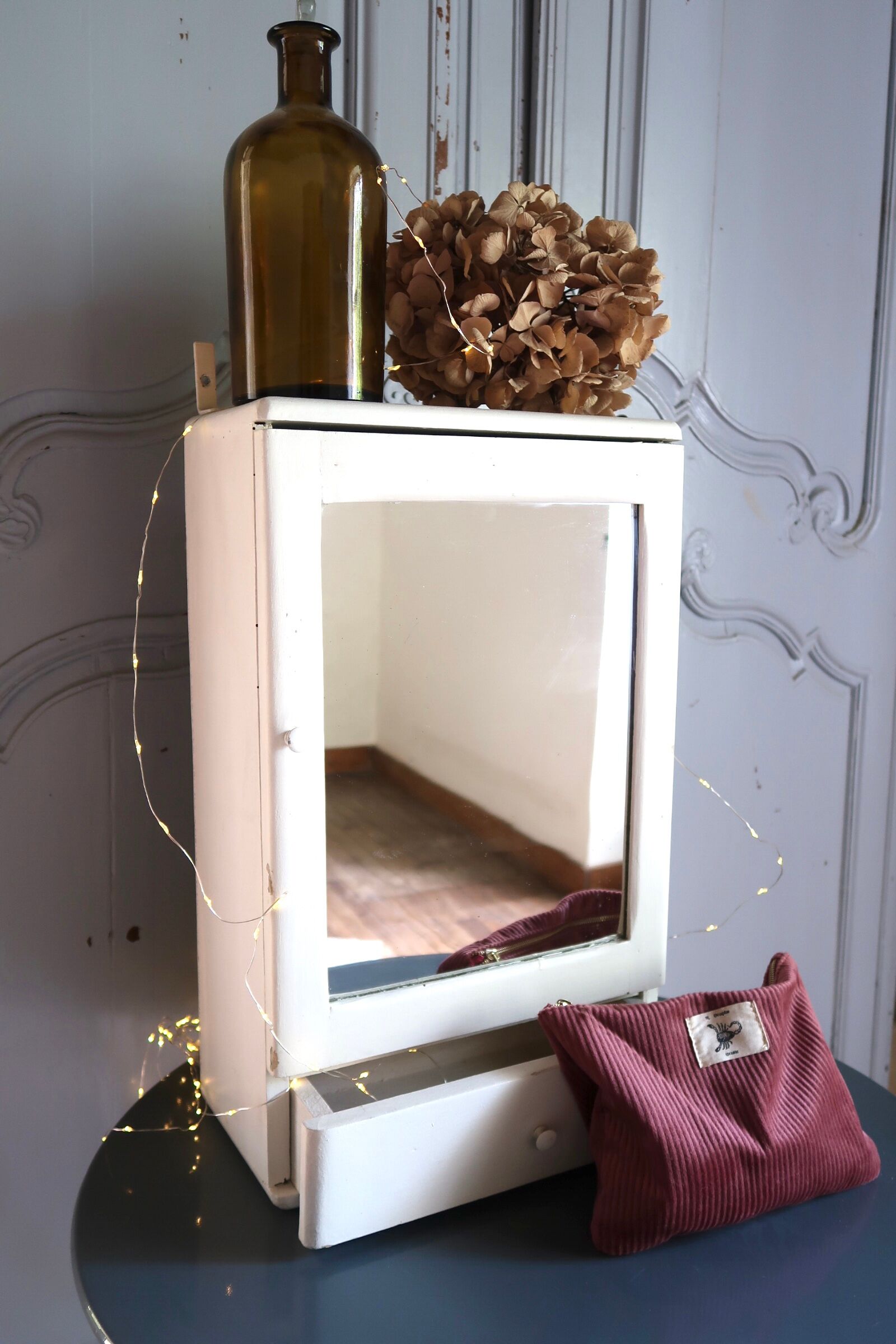 Armoire à pharmacie avec miroir