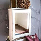 Armoire à pharmacie avec miroir