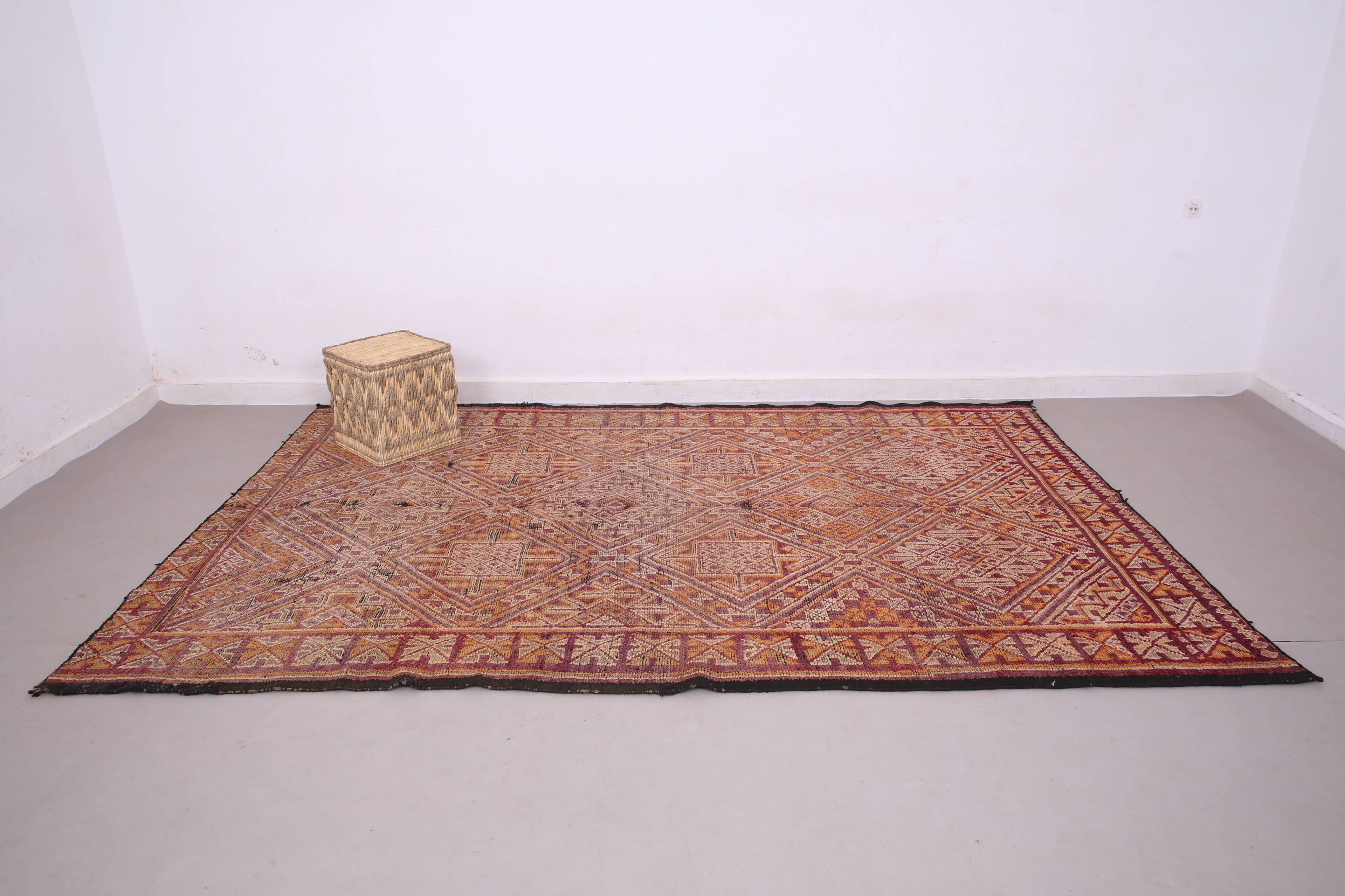 Vintage Beni Mguild Rug 208 x 315 cm - Berber Wool Rug - Moroccan Rug
