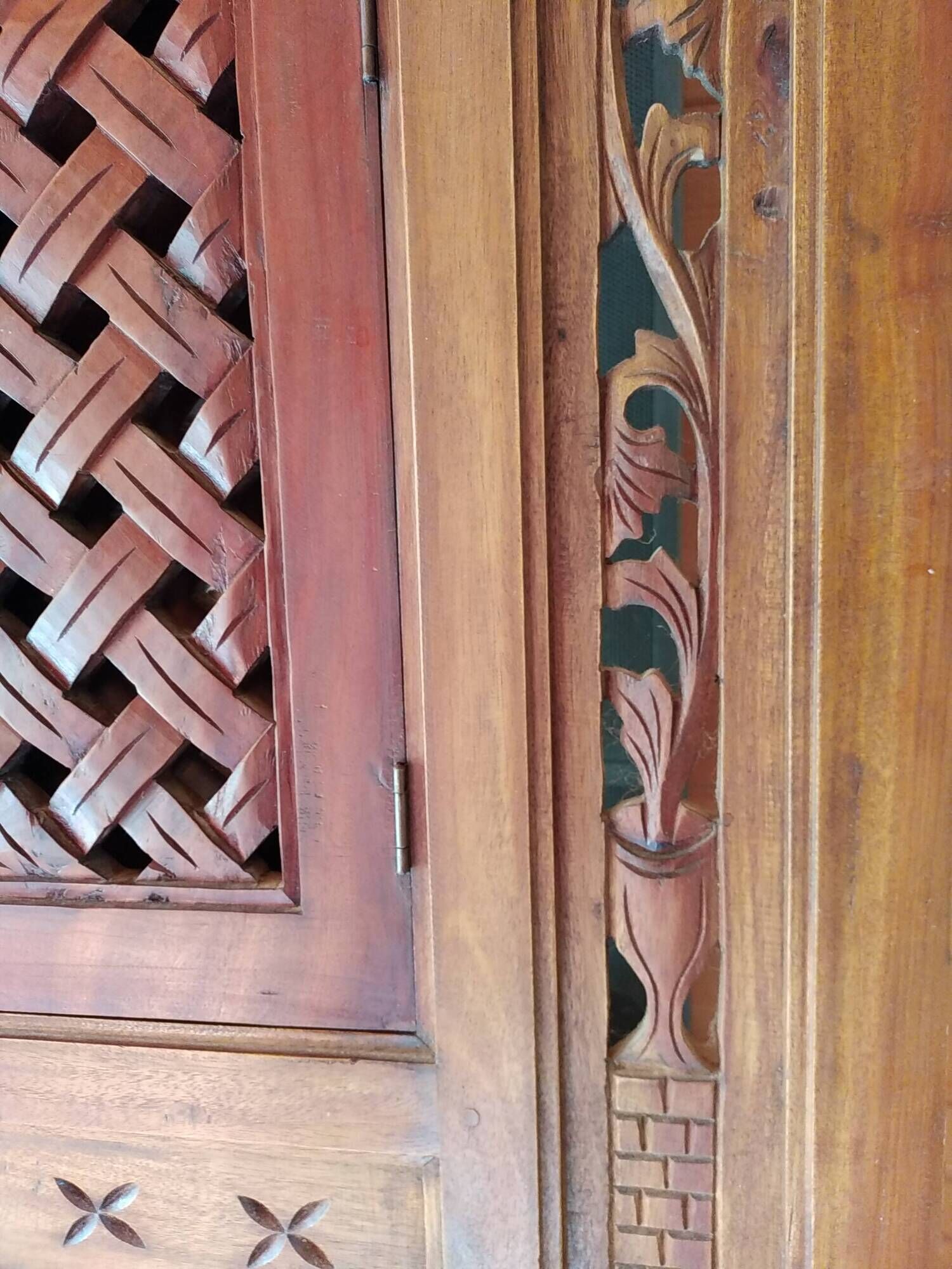 Miroir Balinais Vintage à Porte Volet Sculpté à la Main .