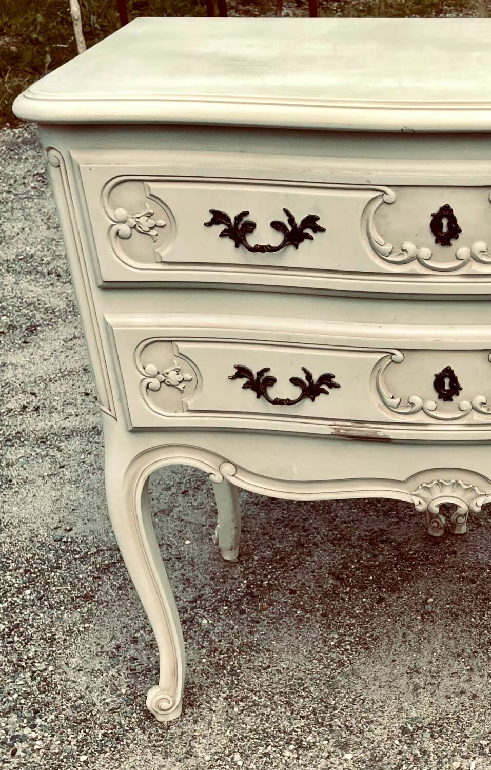 Neoclassical chest of drawers