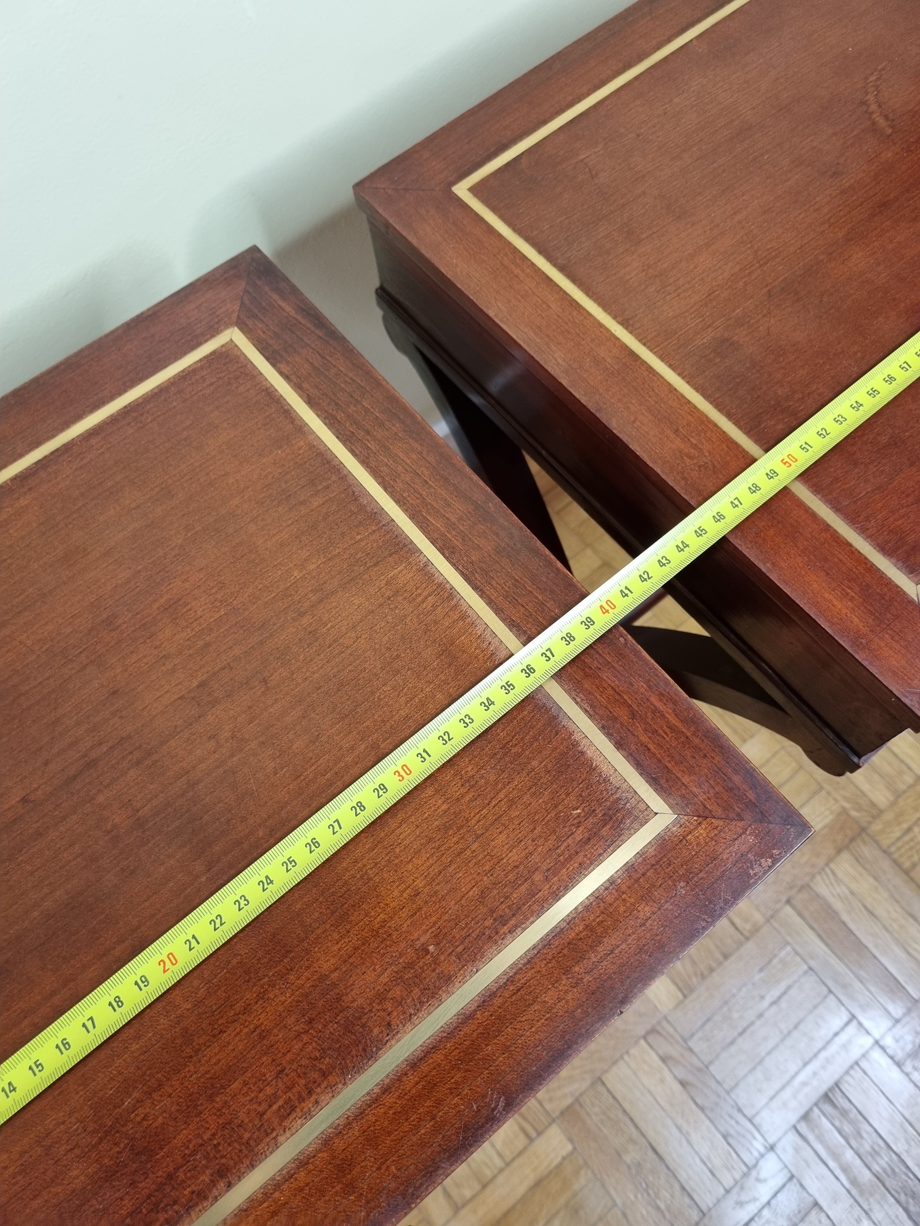 Paire de chevets de style Empire en acajou, bois de placage et finitions en laiton