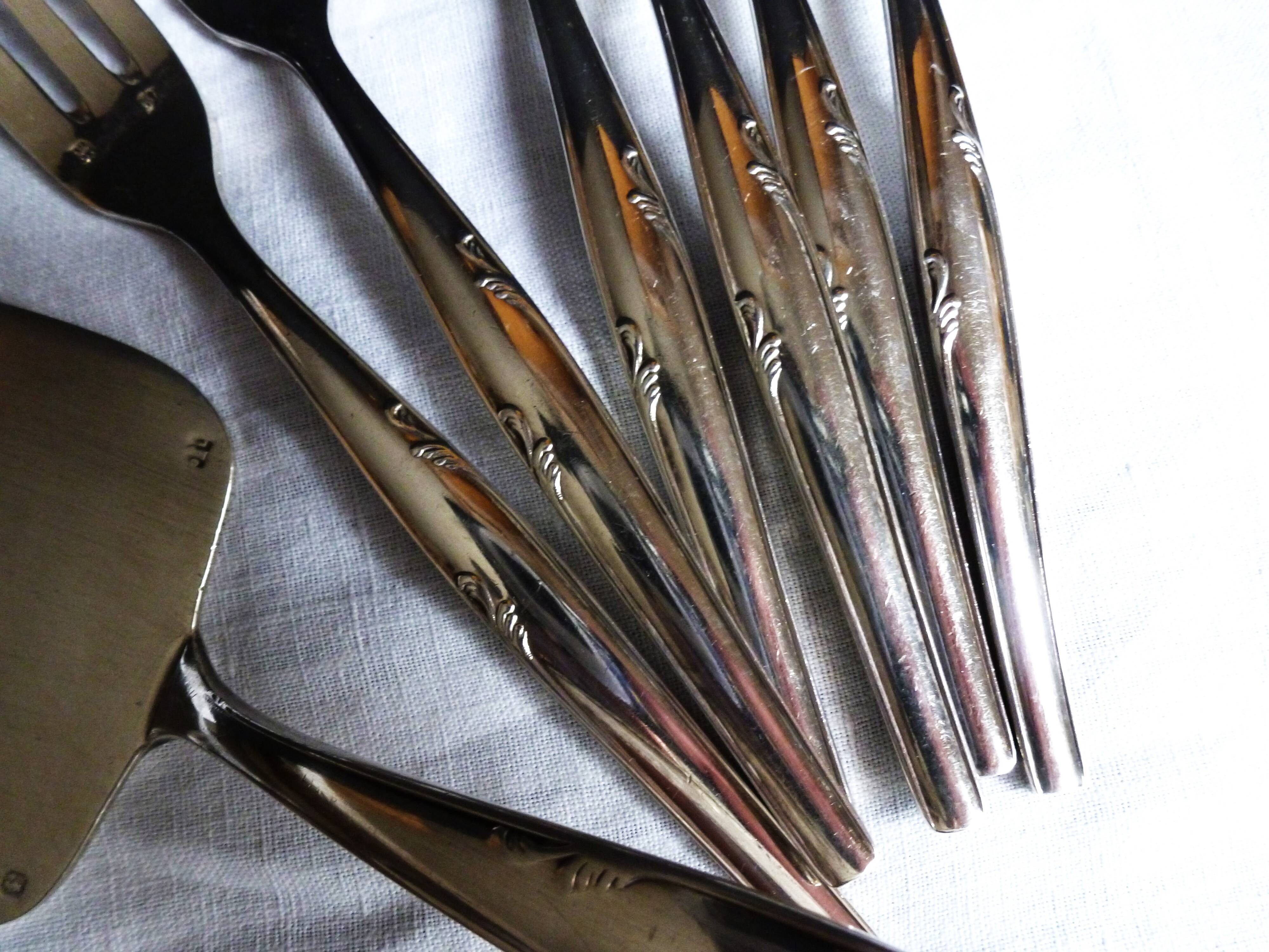 Silver-plated cake service / 12 forks and silver cake server