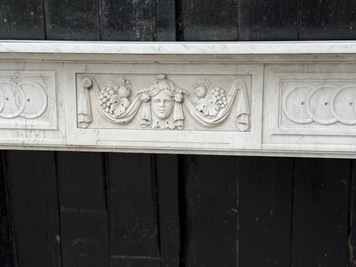 Louis XVI fireplace in Carrara marble, 18th century