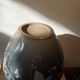 Vase noir a decor vegetal signé Philippe Jacques