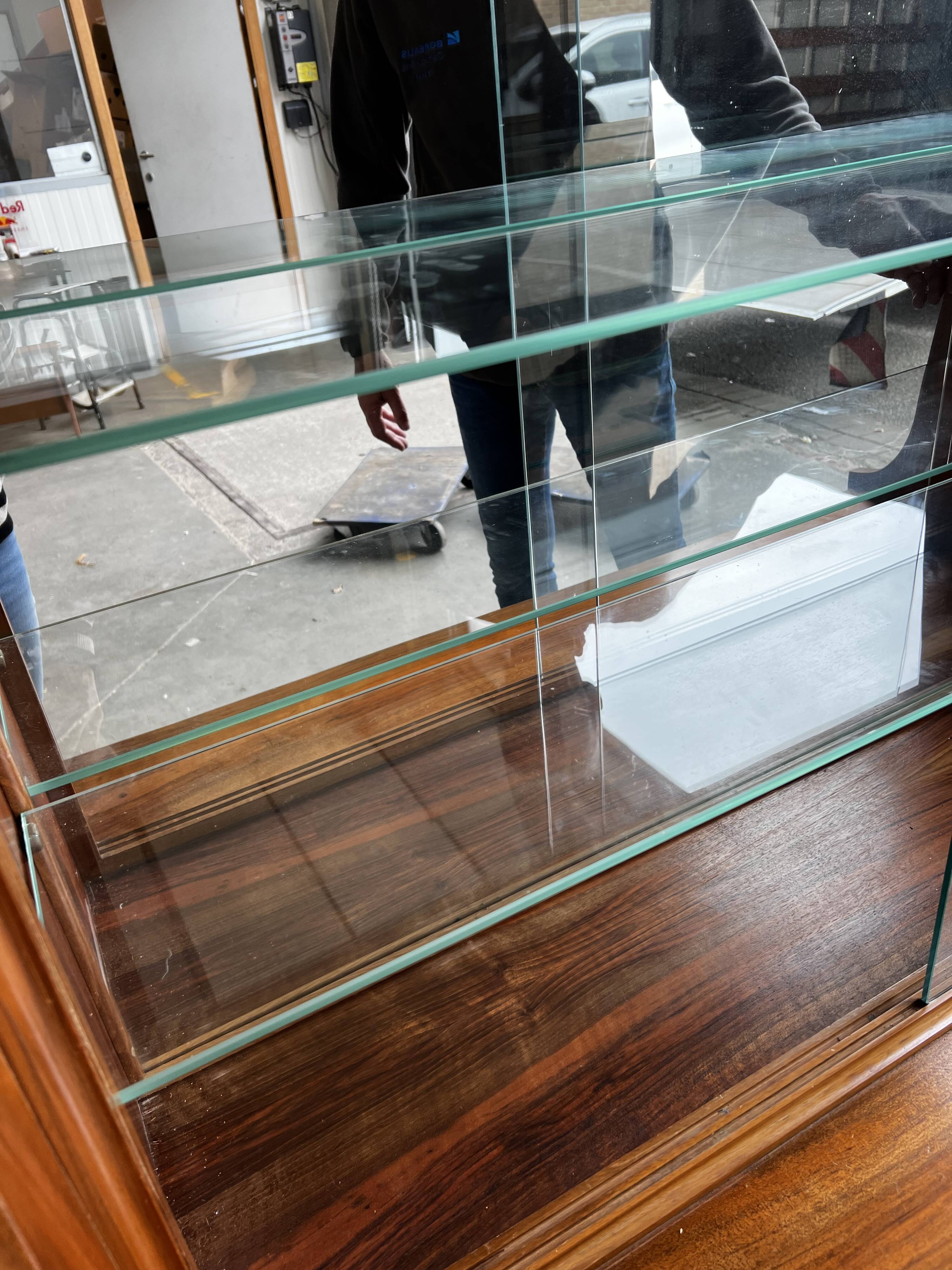 Display cabinet // vintage cabinet/shelf