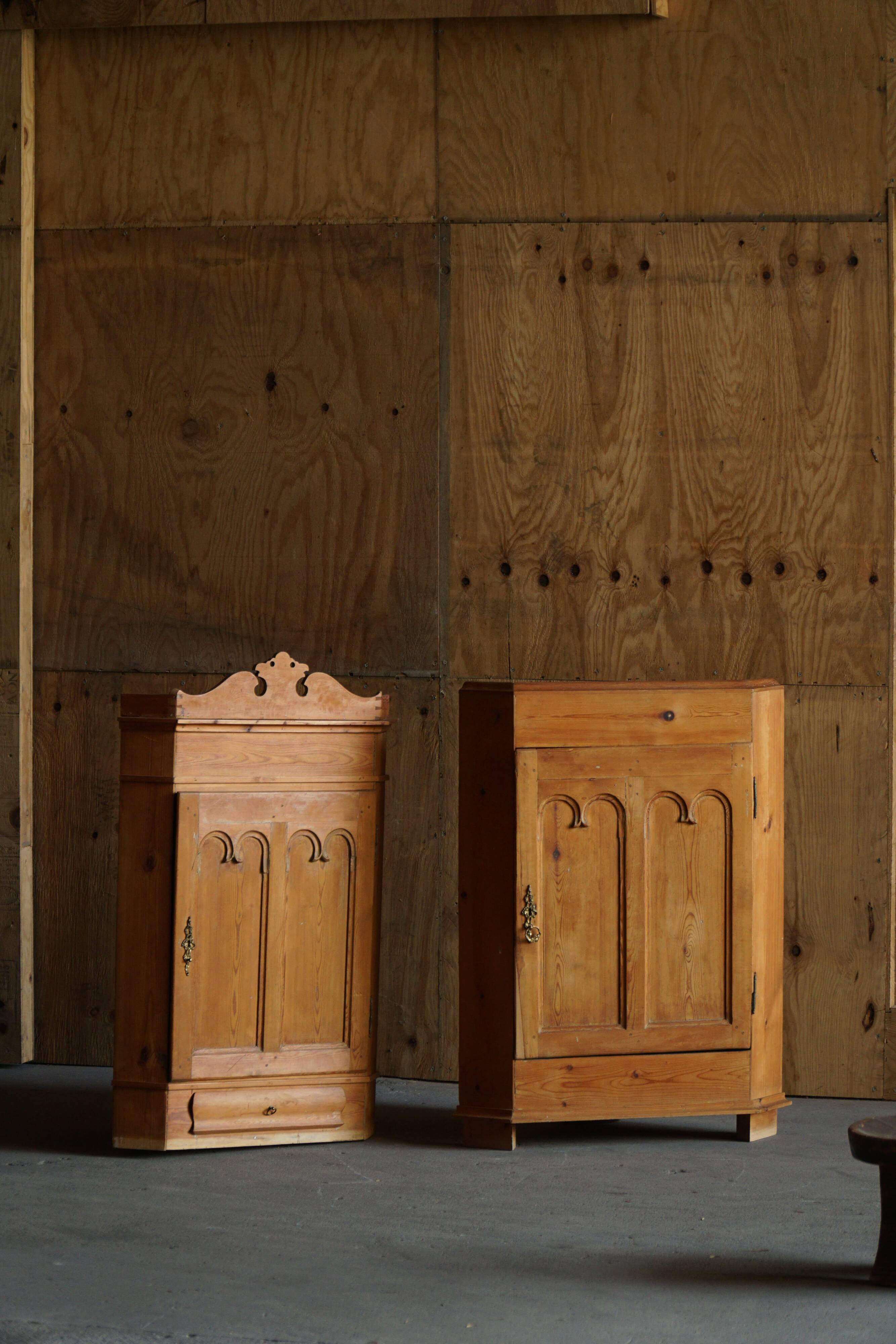 Corner pine wardrobe in two parts, Danish cabinetmaker, early 19th century.