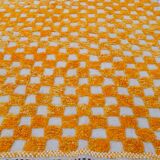 Tapis berbère à damiers jaune et blanc