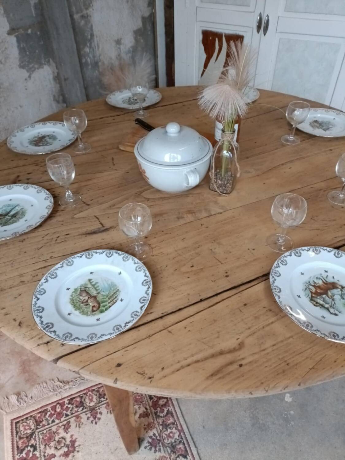 Round farmhouse table