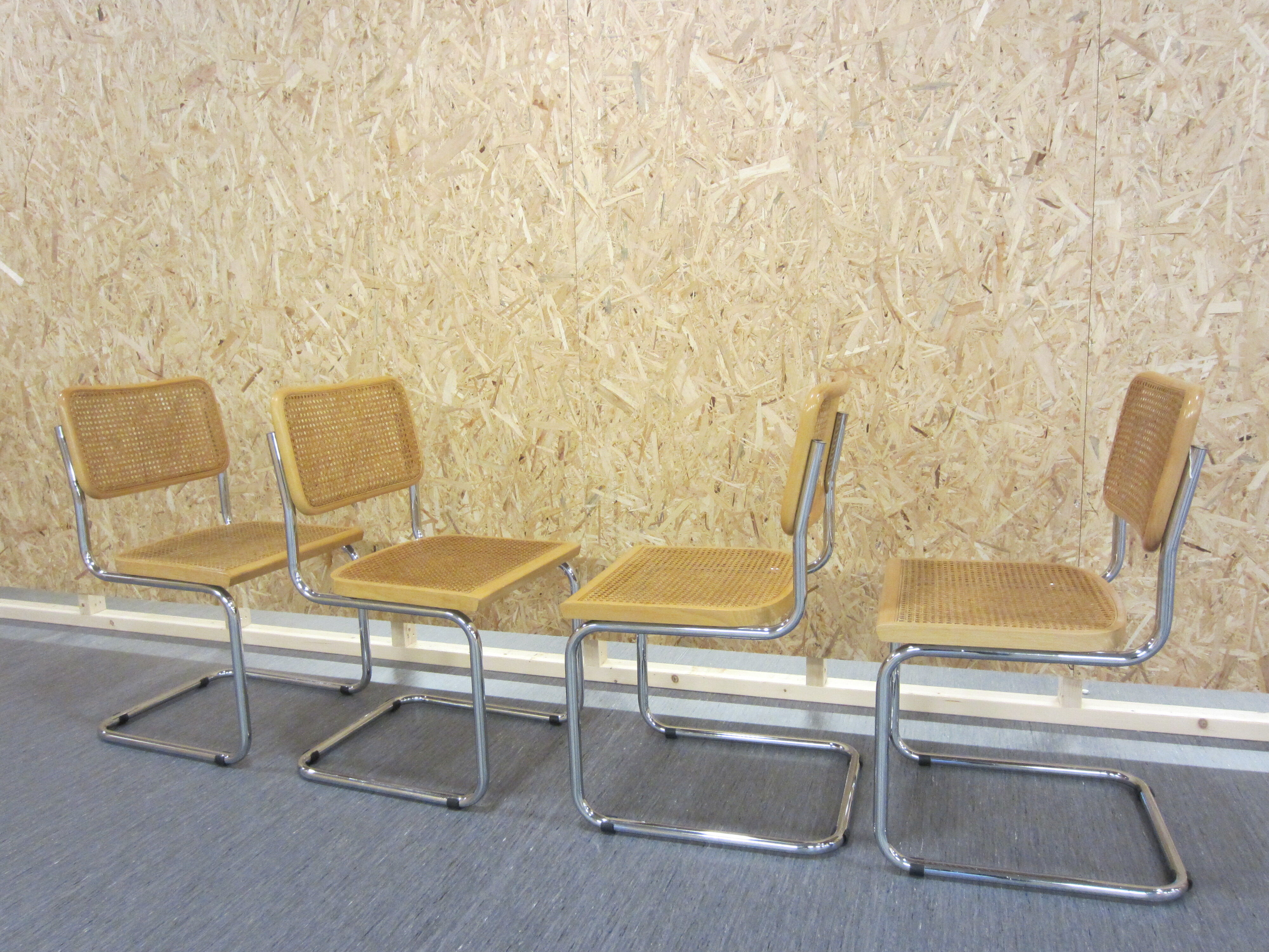 Série de 4 chaises Cesca B32 par Marcel Breuer
