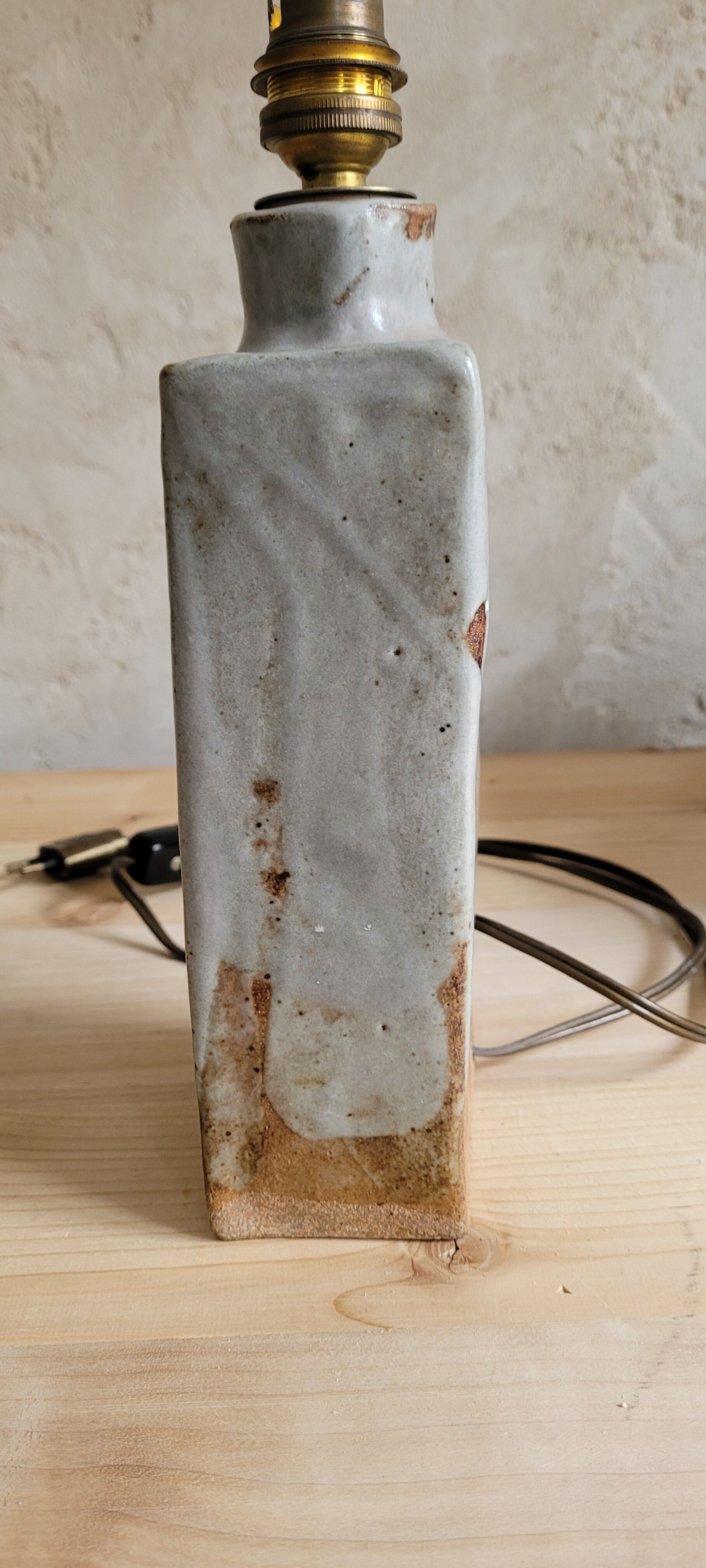 Table lamp in glazed stoneware
