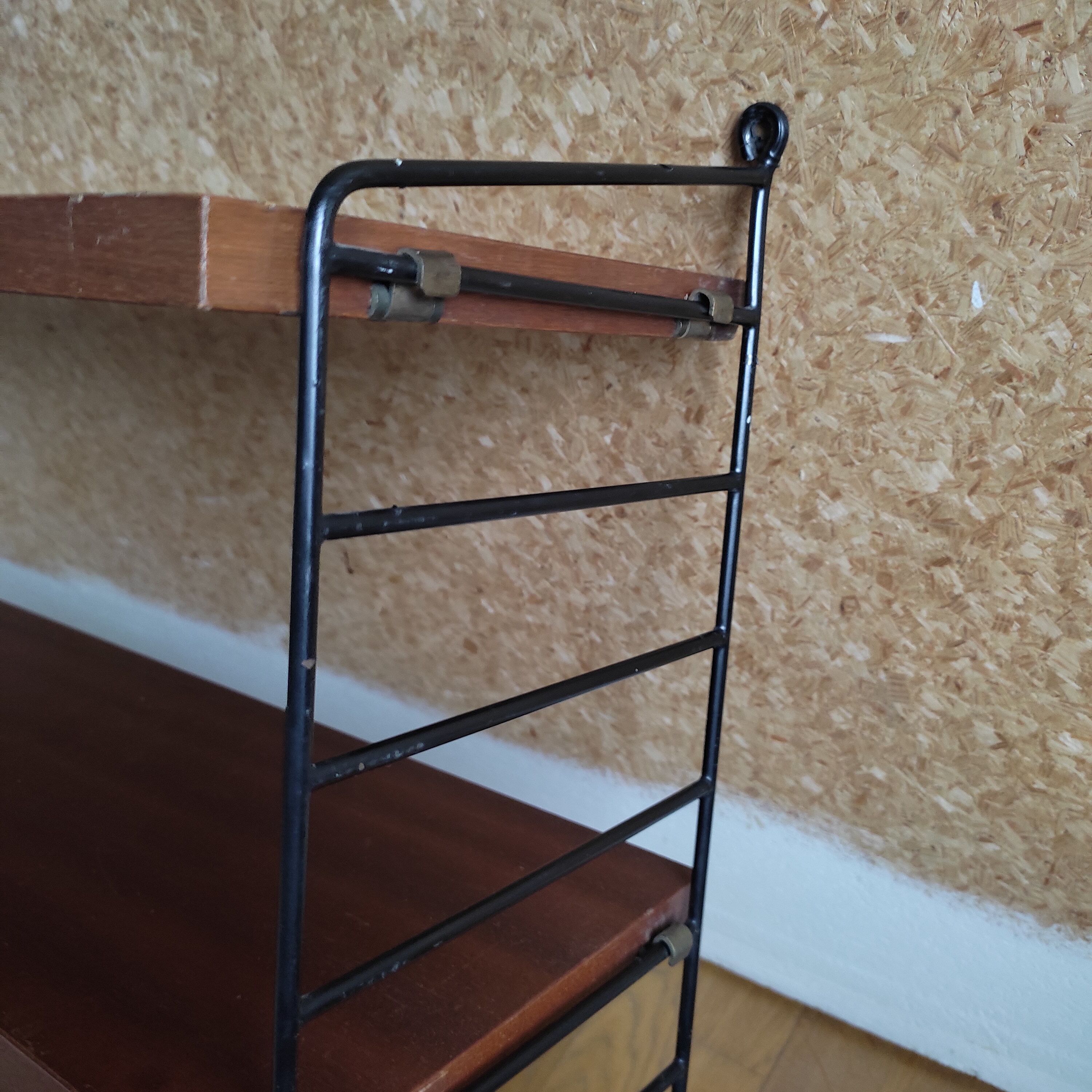 String shelf