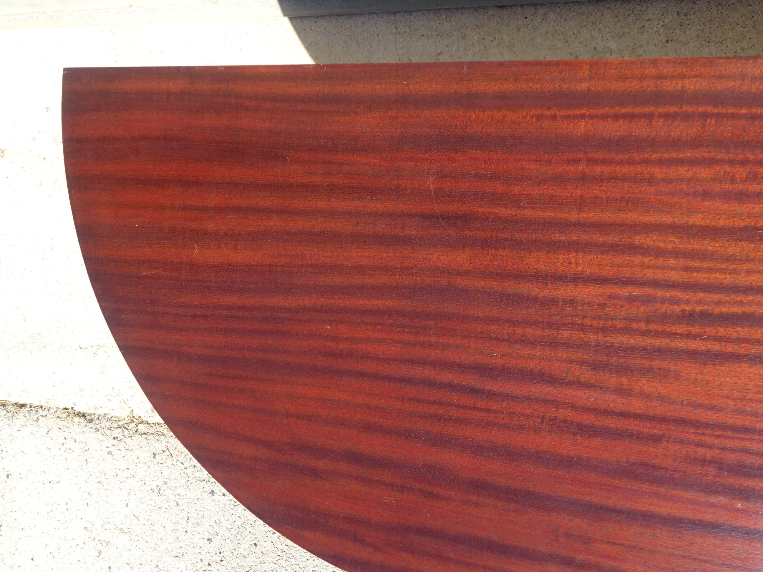 Half-moon console table, extendable in Empire style.