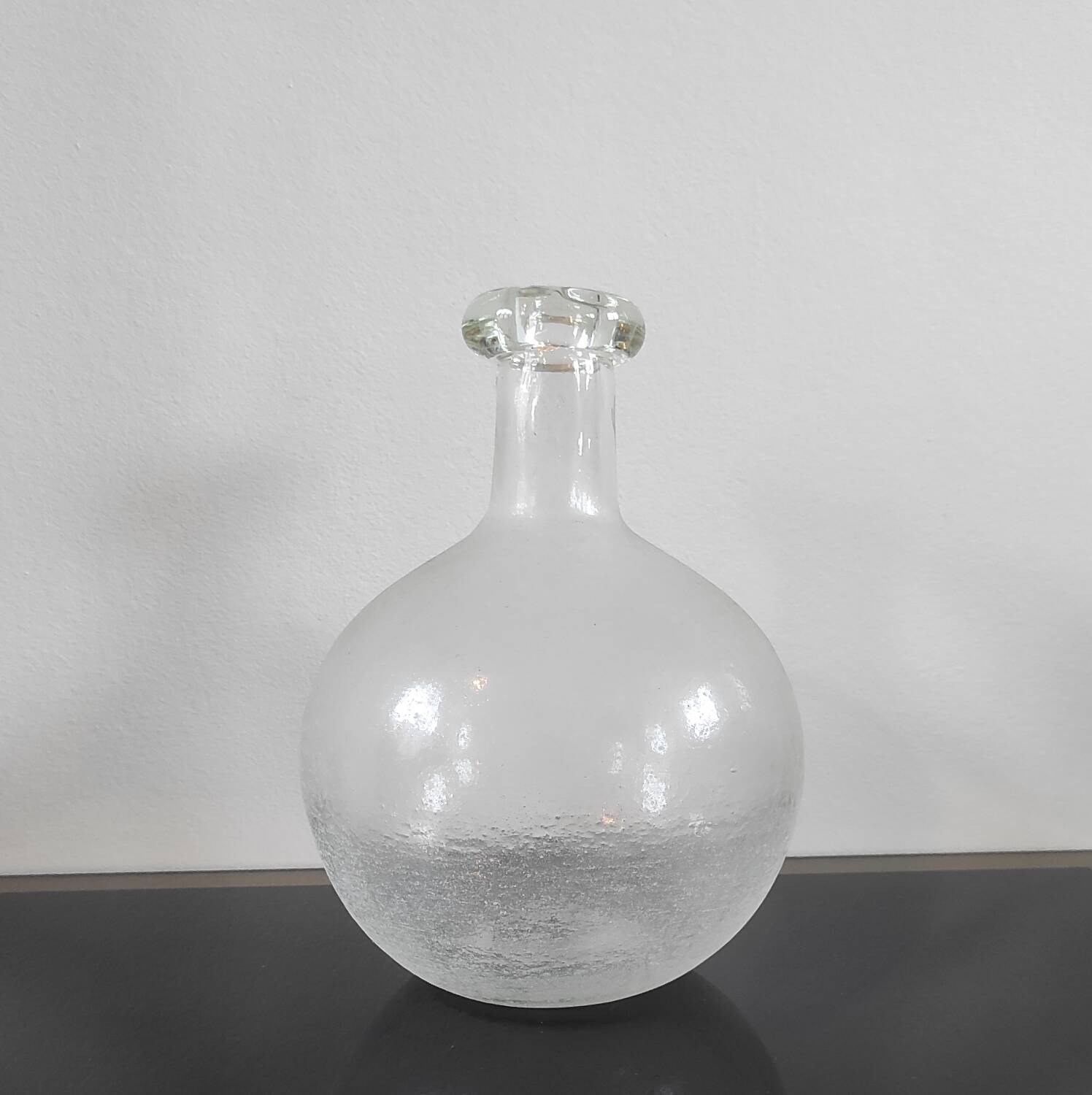 Grande carafe, bouteille vintage en verre soufflé artisanal