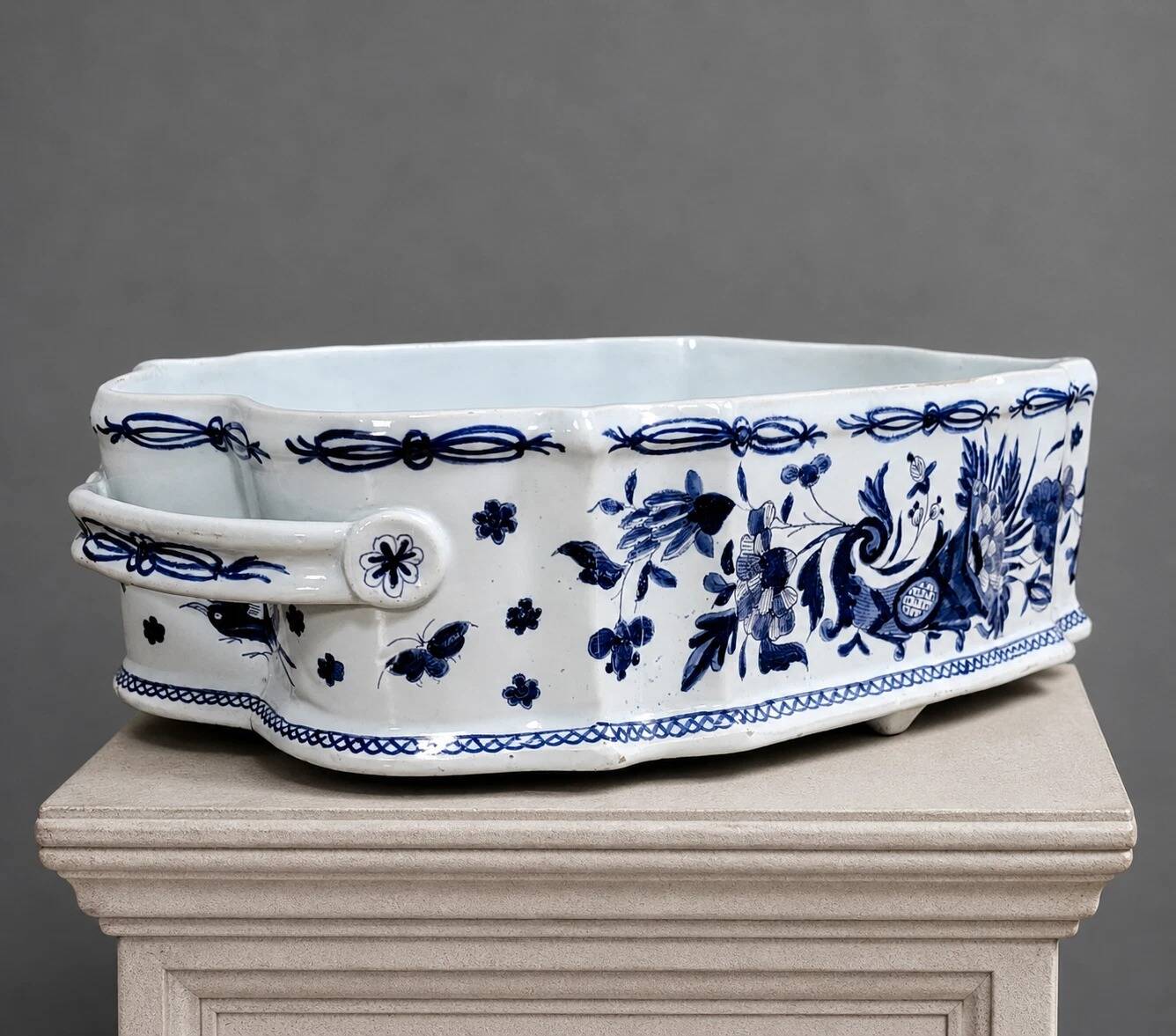 Important ceramic planter with monochrome blue decoration.