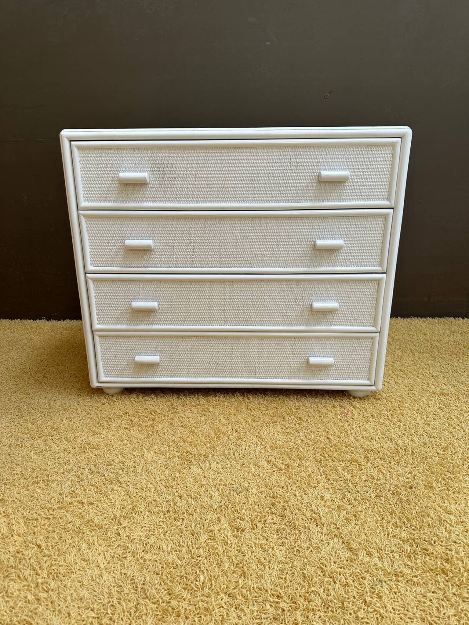 Commode en rotin blanc