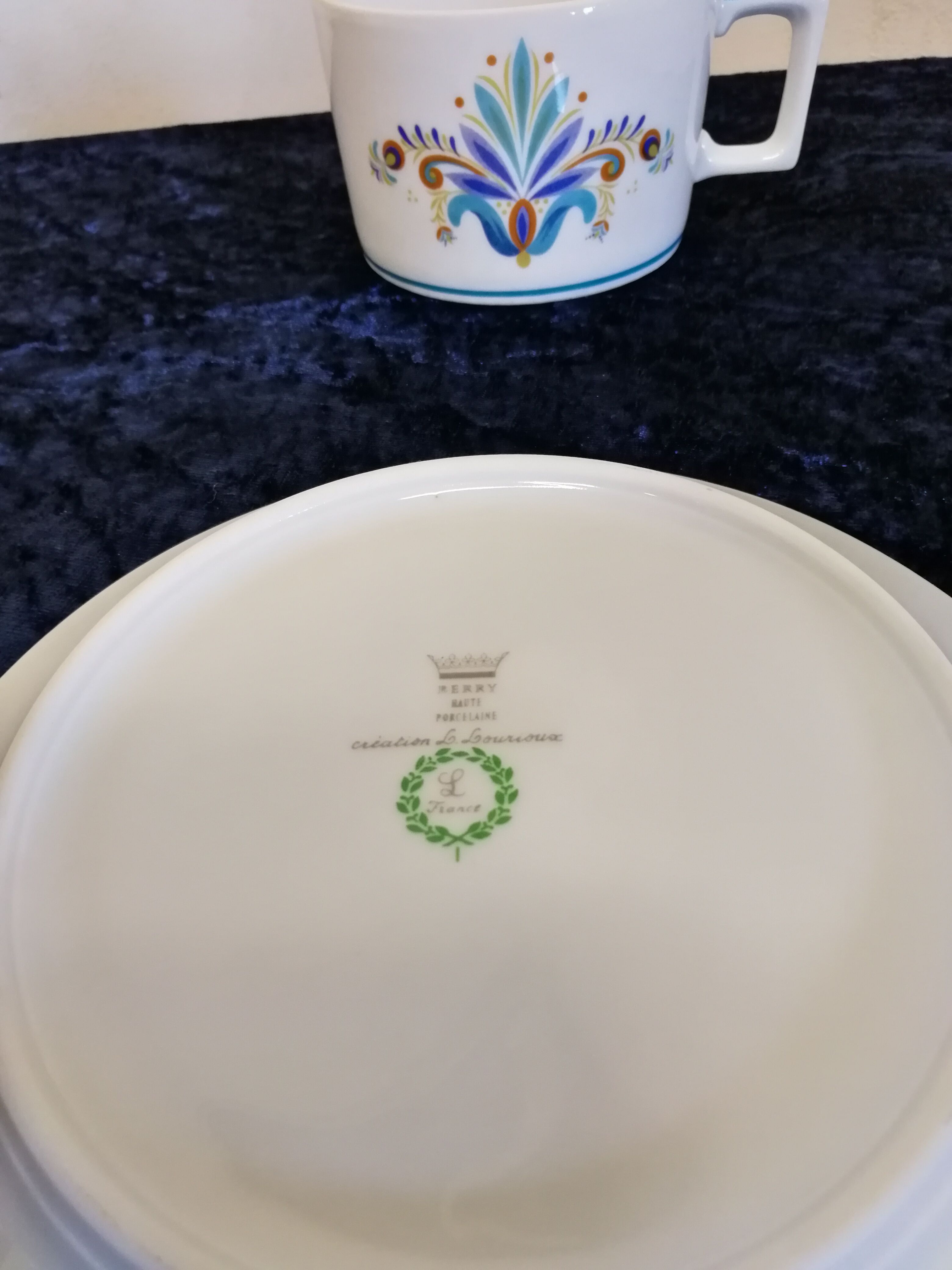 Duo of coffee cups in porcelain