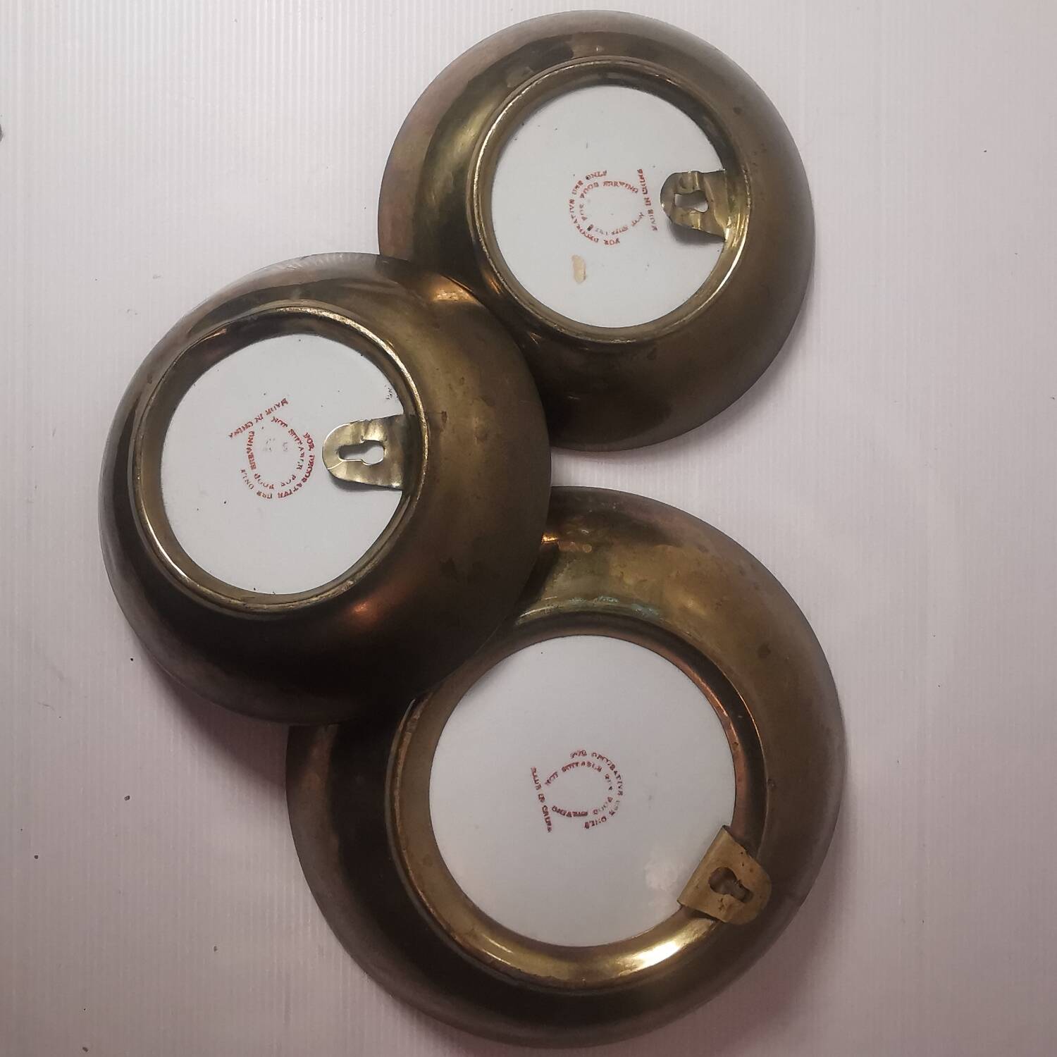 Three decorative plates in Chinese porcelain and brass from the 1960s. signed