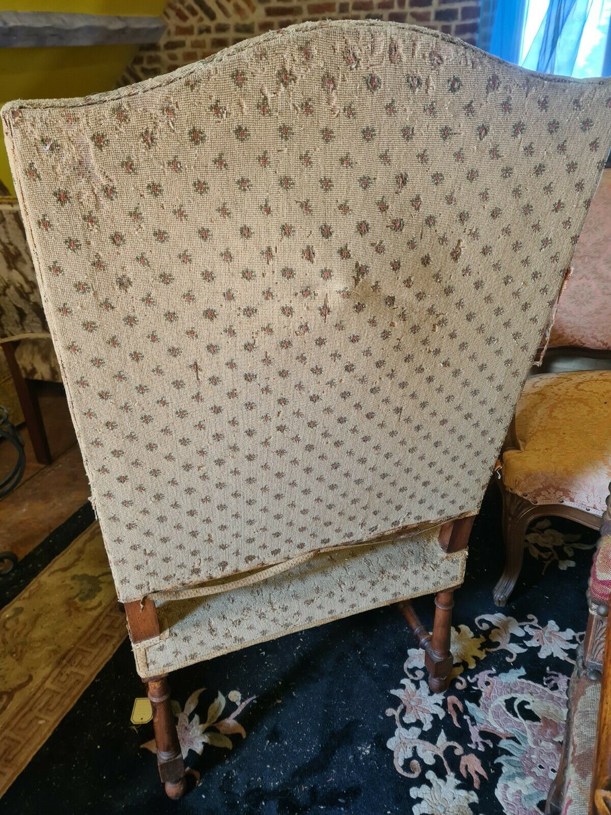 Fauteuil style renaissance en noyer