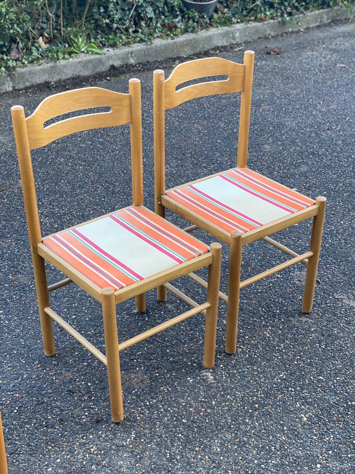 4 solid wood chairs with straw and fabric