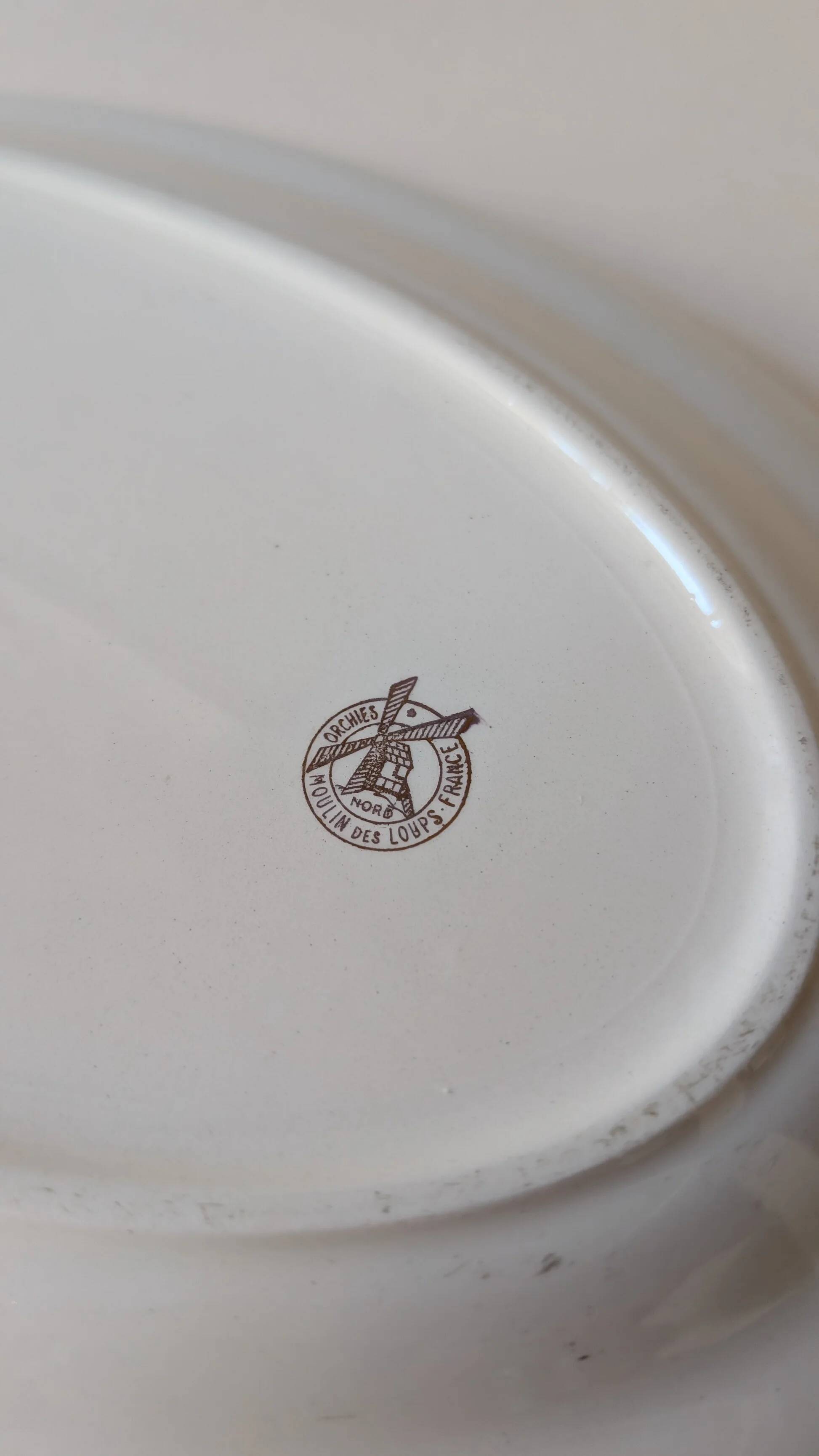 Oval earthenware dish – Moulin des Loups, France