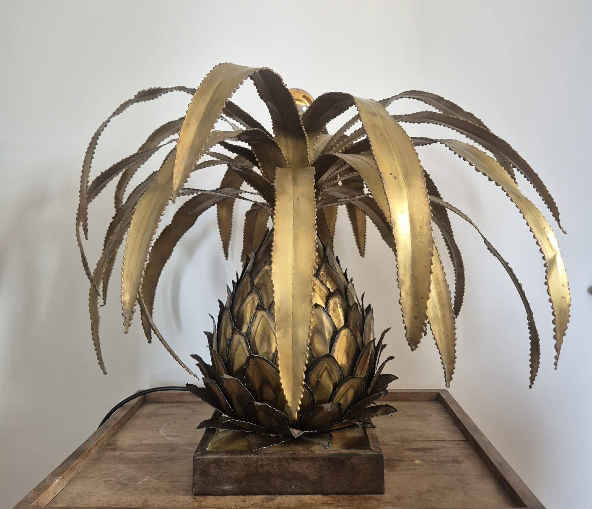 Lampe ananas vers 1970 de la maison jansen à paris.