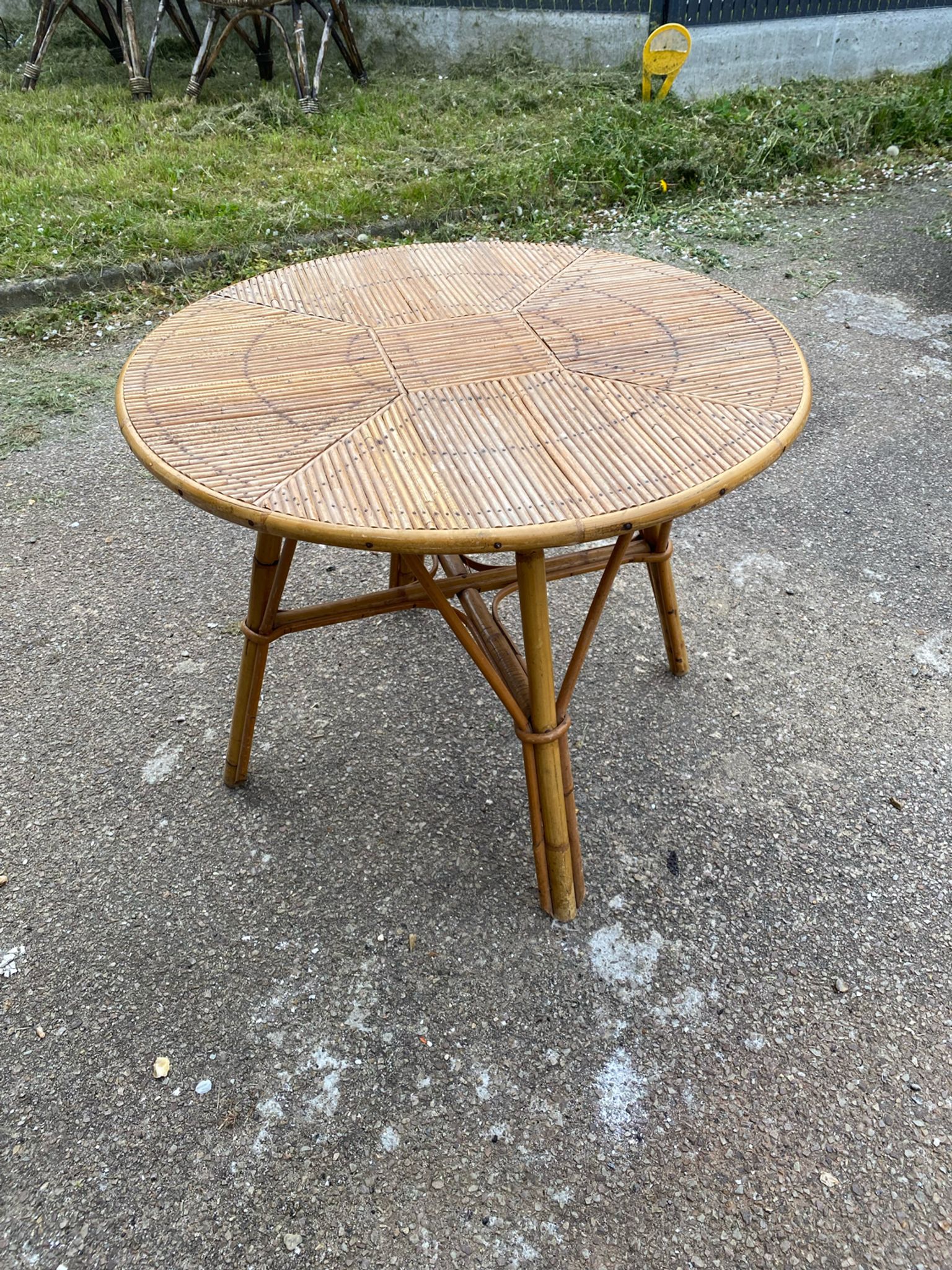 Table en rotin vintage