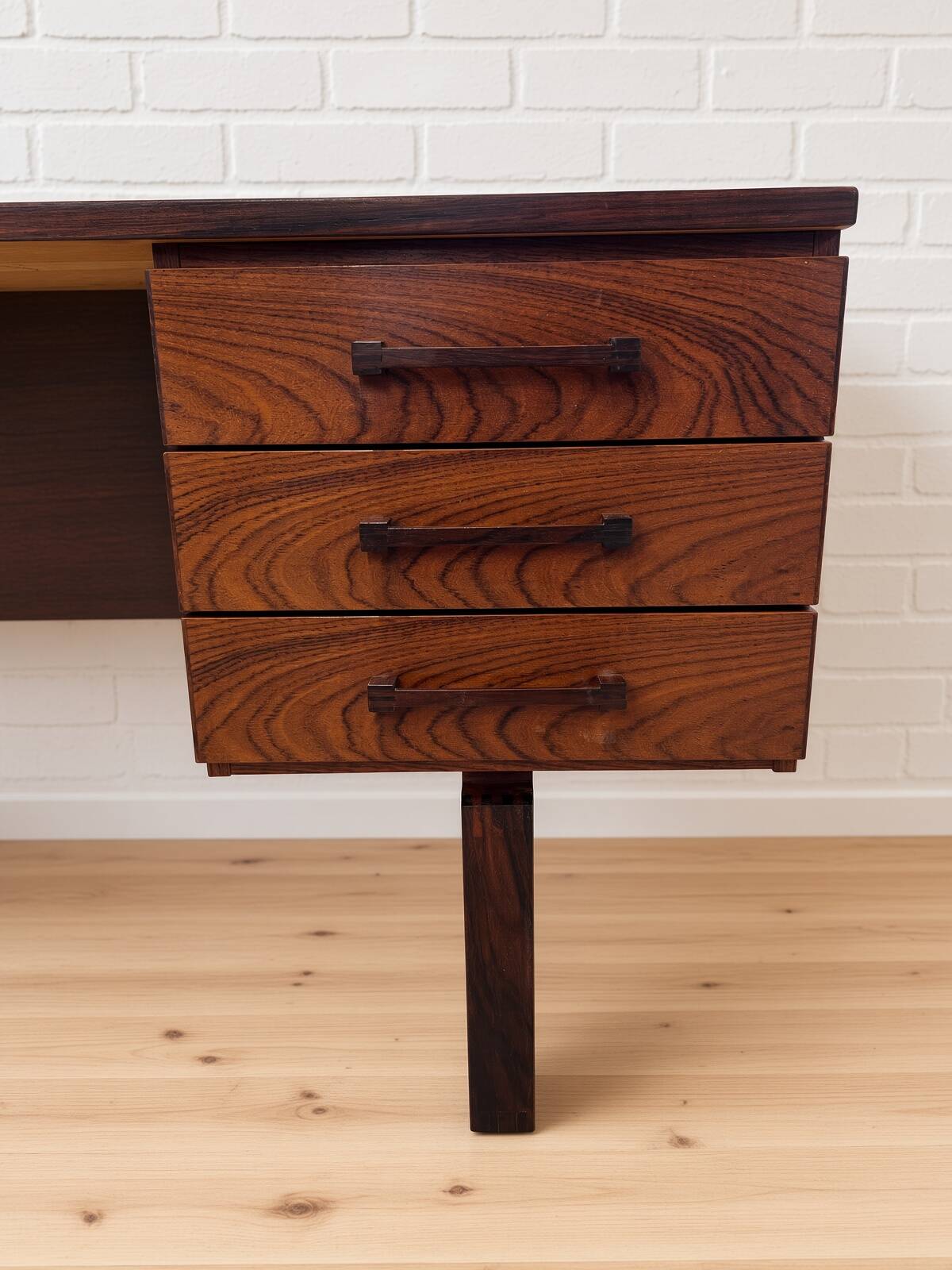 MidCentury Danish Rosewood Desk Torben Valeur & Henning Jensen for Dyrlund