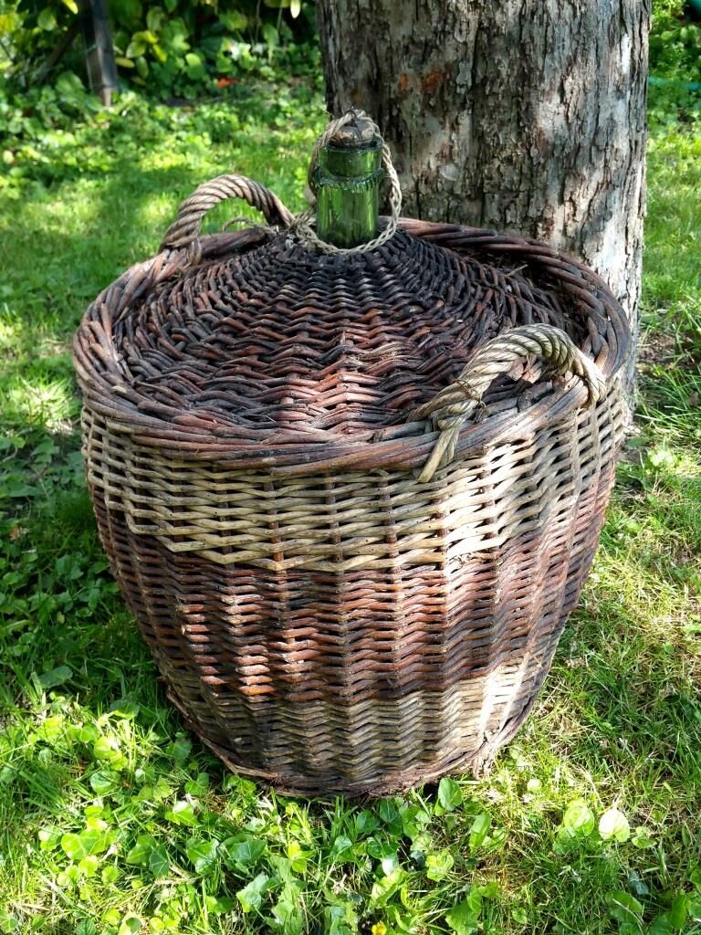 Wicker demijohn