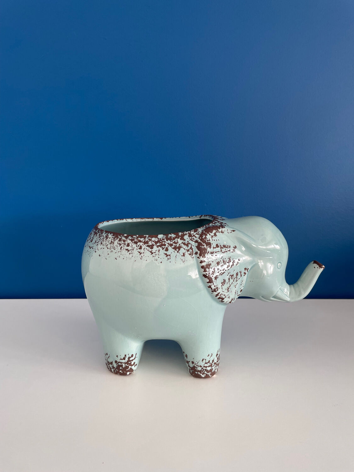 Enamelled elephant pot cover