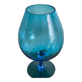 Vase bleu sur pied