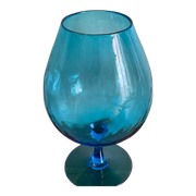 Vase bleu sur pied