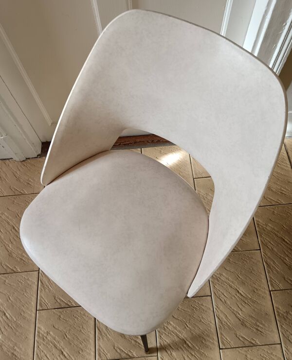 Chaise tonneau vintage 1950