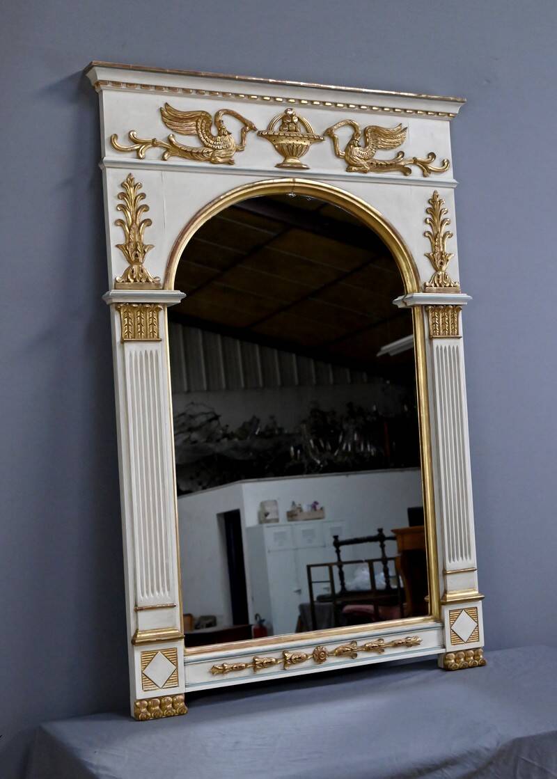 Large trumeau mirror, Directoire style – Early 20th century