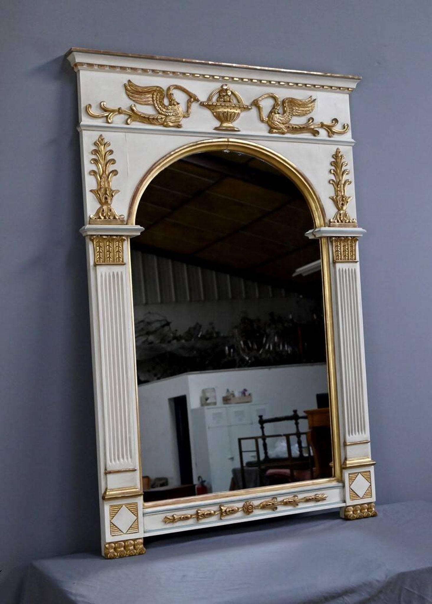 Large trumeau mirror, Directoire style – Early 20th century