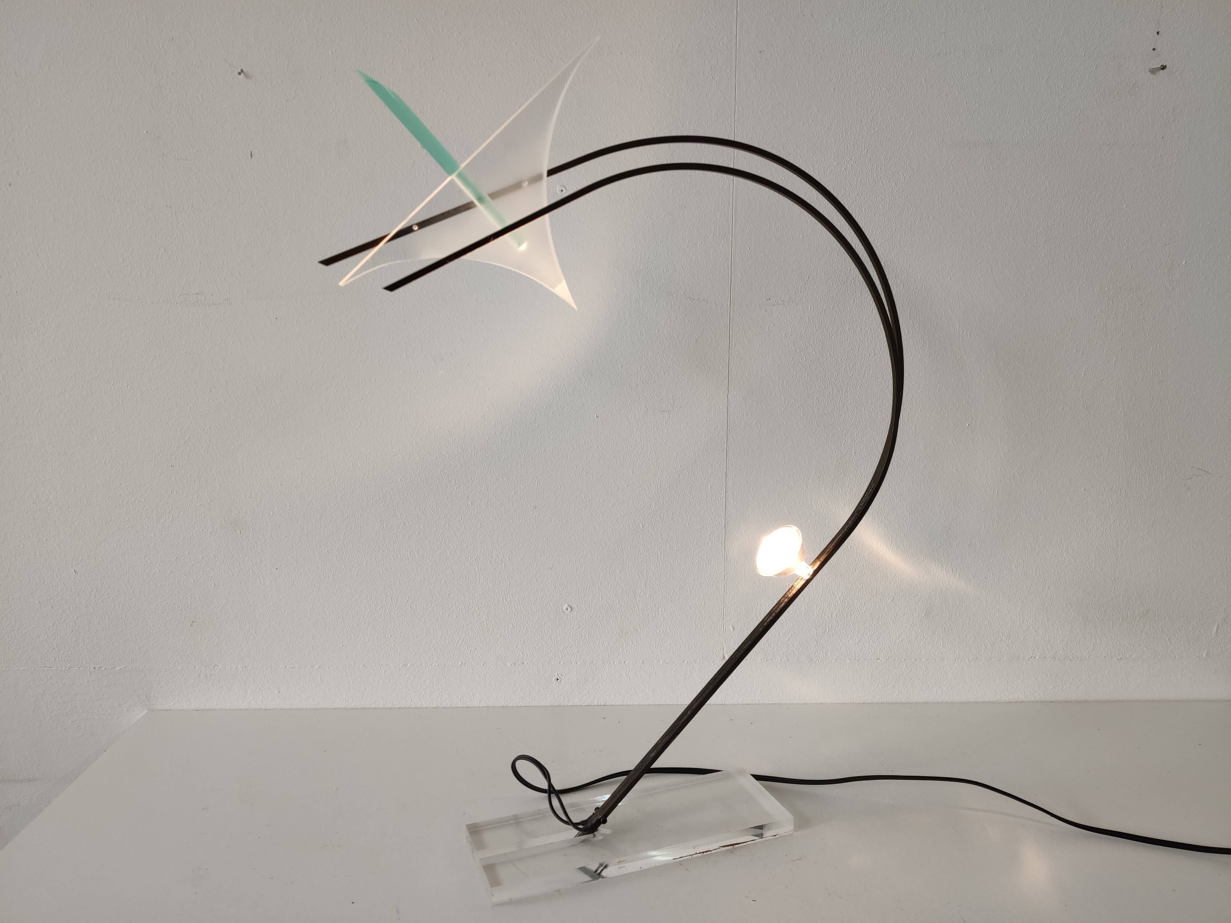 Lampe plexiglas et métal de Relco Milano, Italie 1980s