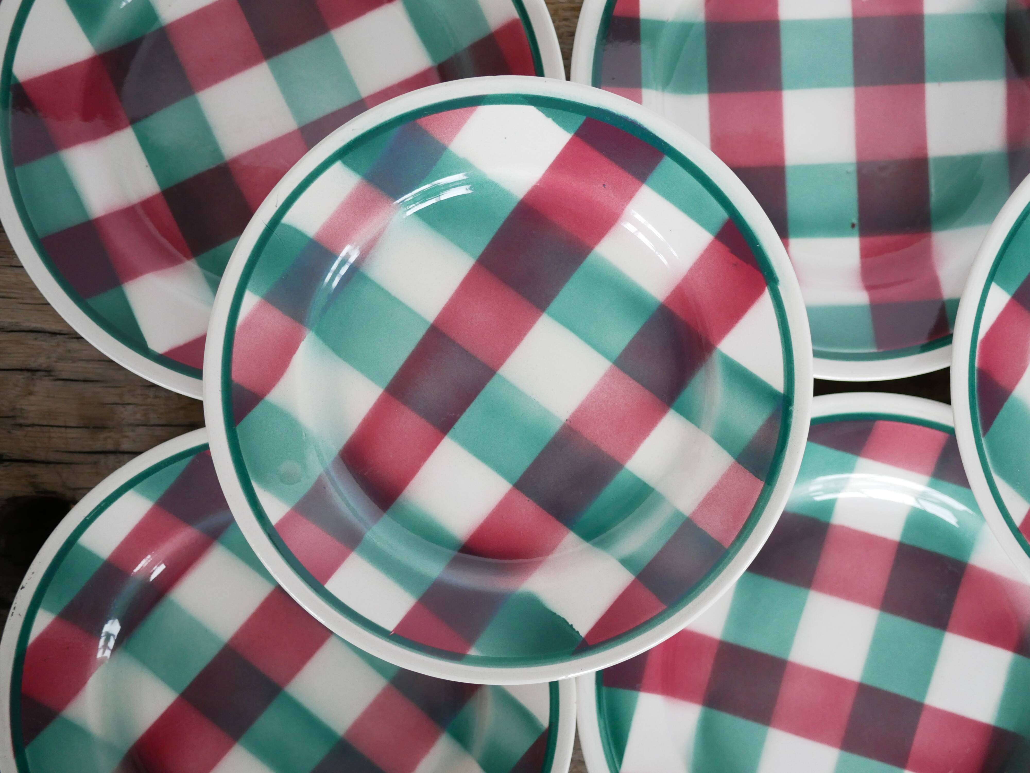 Série de 12 assiettes à dessert vintage en céramique par la Faïencerie Nouvelle, Givors France