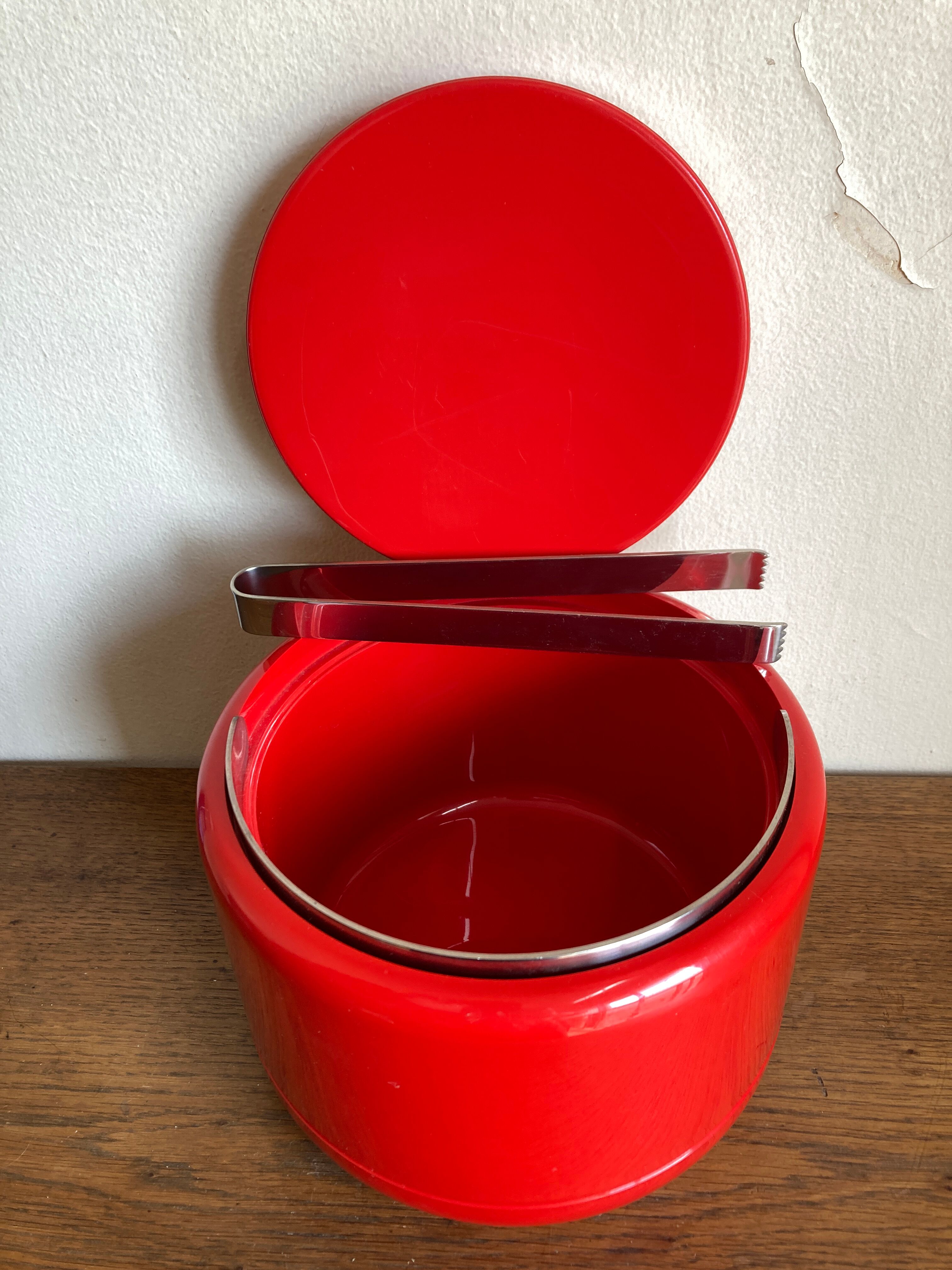 Stelton Denmark ice bucket in red ABS, Space Age pop 1960.